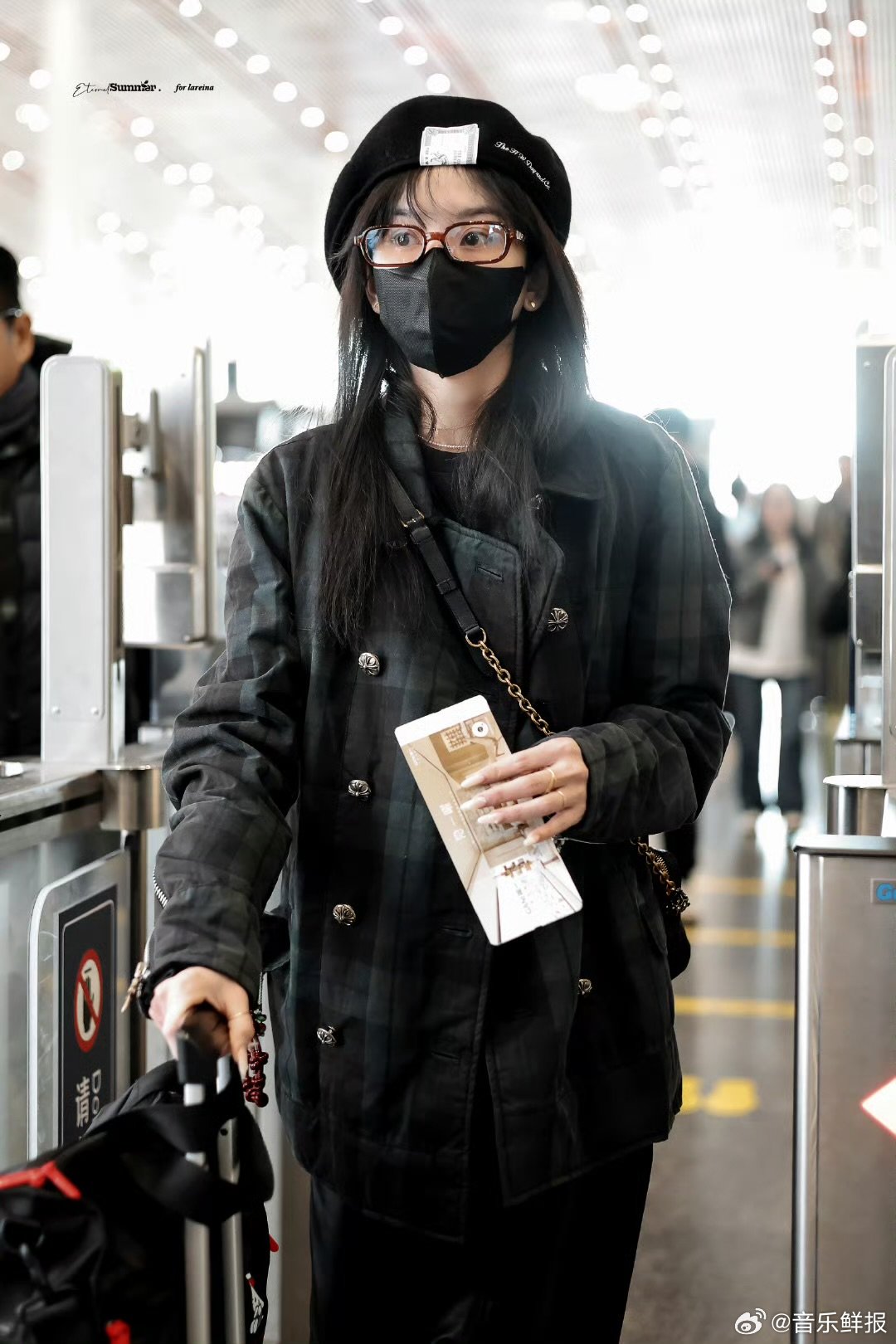 宋祖儿剪刘海开工，甜酷造型吸睛