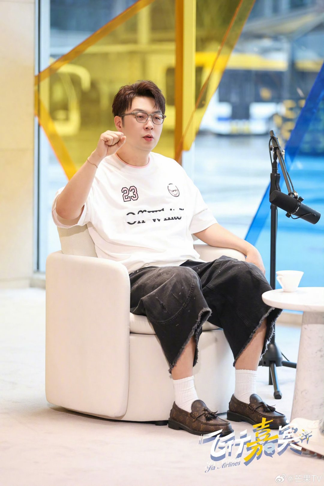 杜海涛伦敦街头自称王嘉尔，被路人当场认出