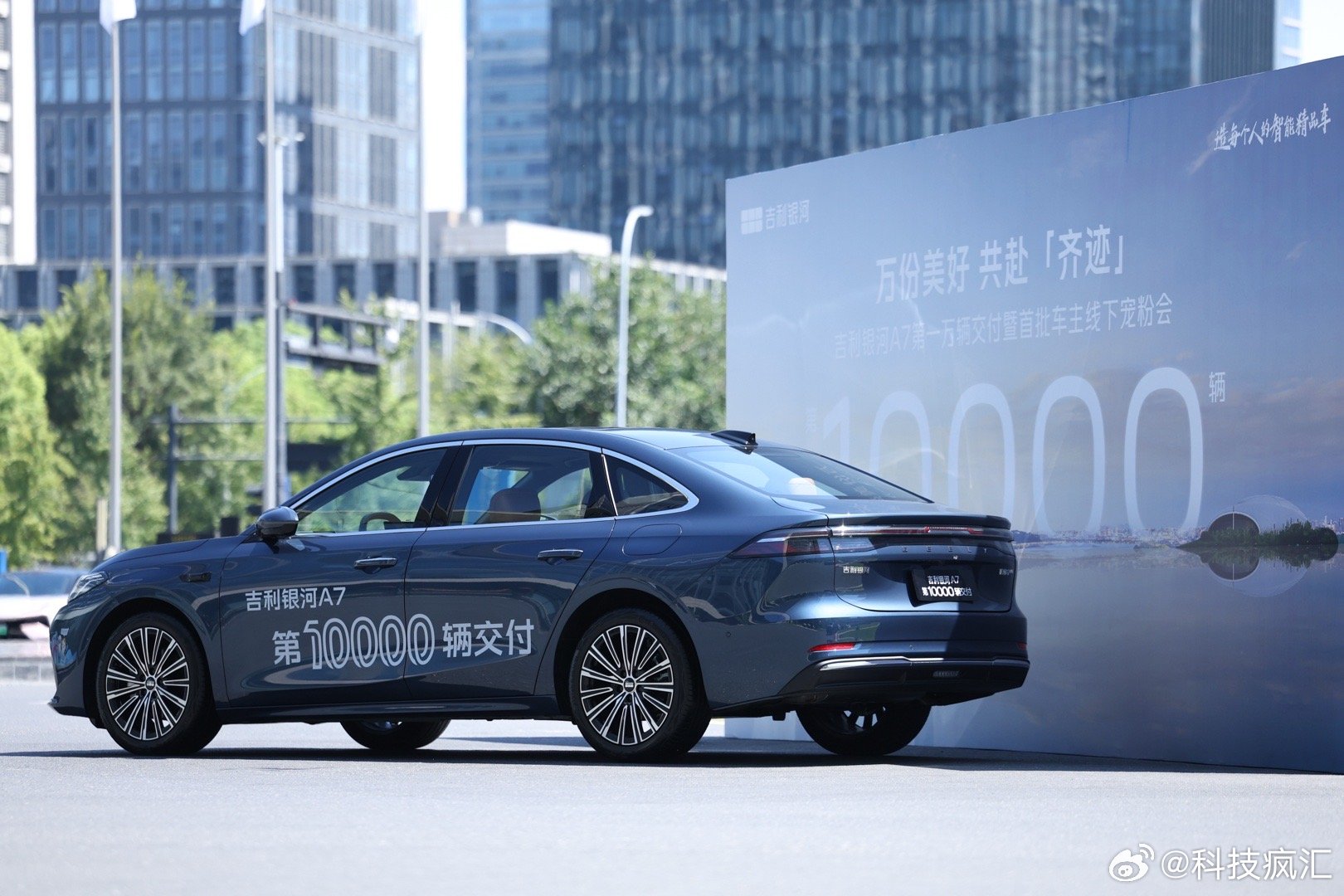 吉利银河A7上市14天交付破万，1.5T插混动力强劲