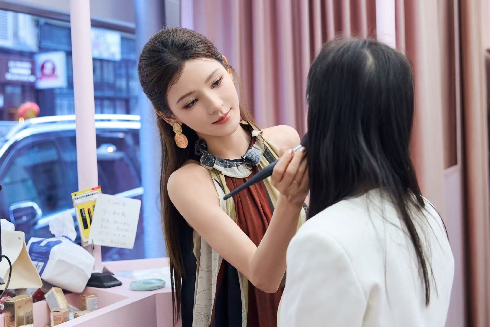 尚雯婕赵昭仪带国货闯巴黎合伙人收官