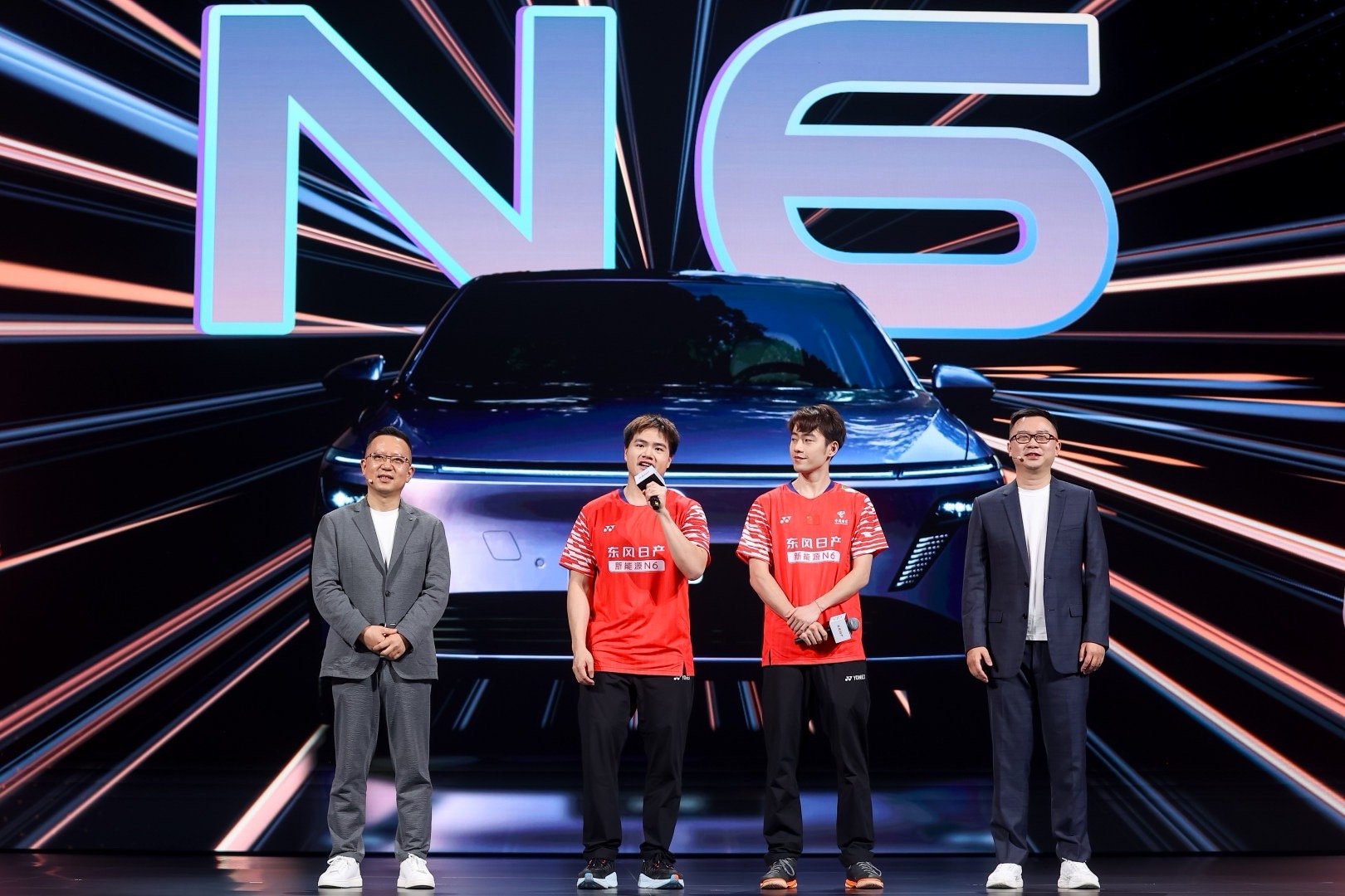 国羽梁王组合认证东风日产N6，国家队级品质国民车