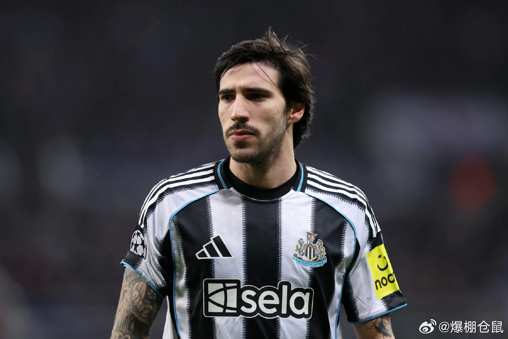 曼联瞄准托纳利安德森补强中场，将面临多队竞争