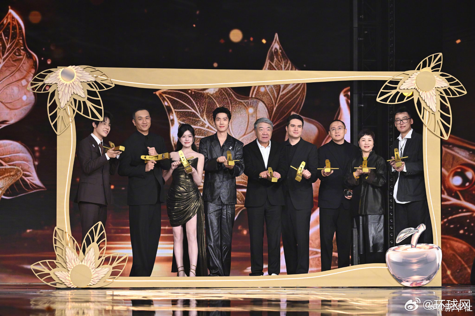 肖战孙俪欧豪等剧组亮相电视剧品质盛典