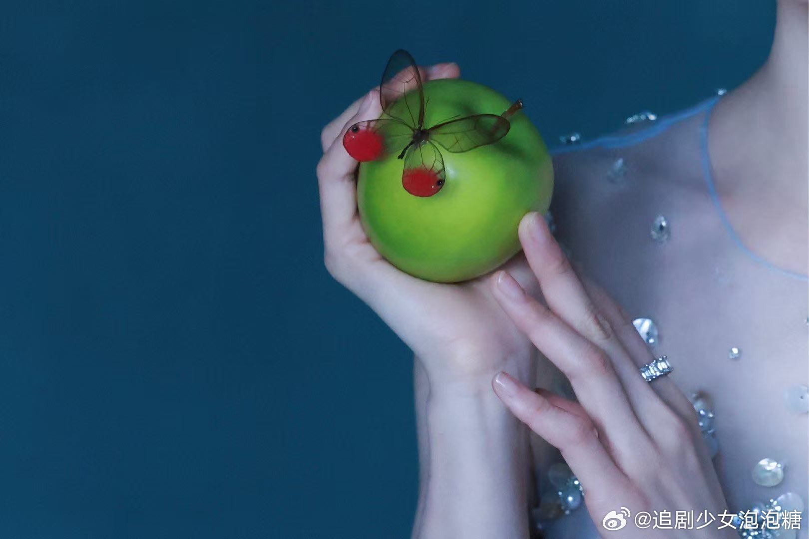 刘浩存工作室晒手部特写预告