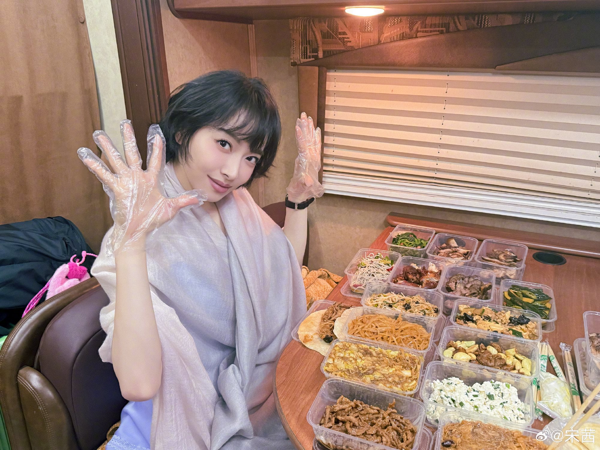 宋茜立春佩戴独立制表师定制款手表