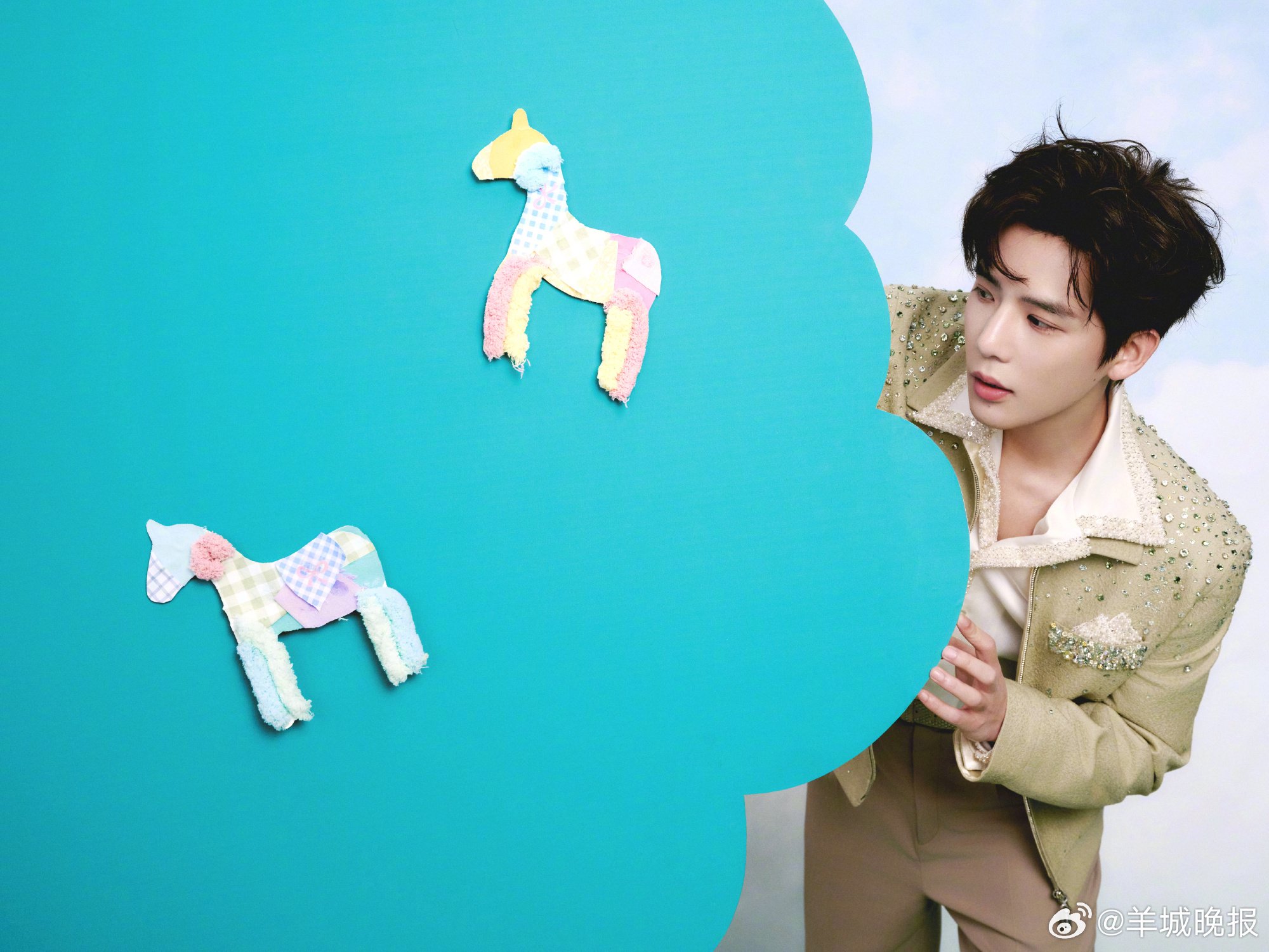 明星拜年装饰大比拼，年味十足引热议