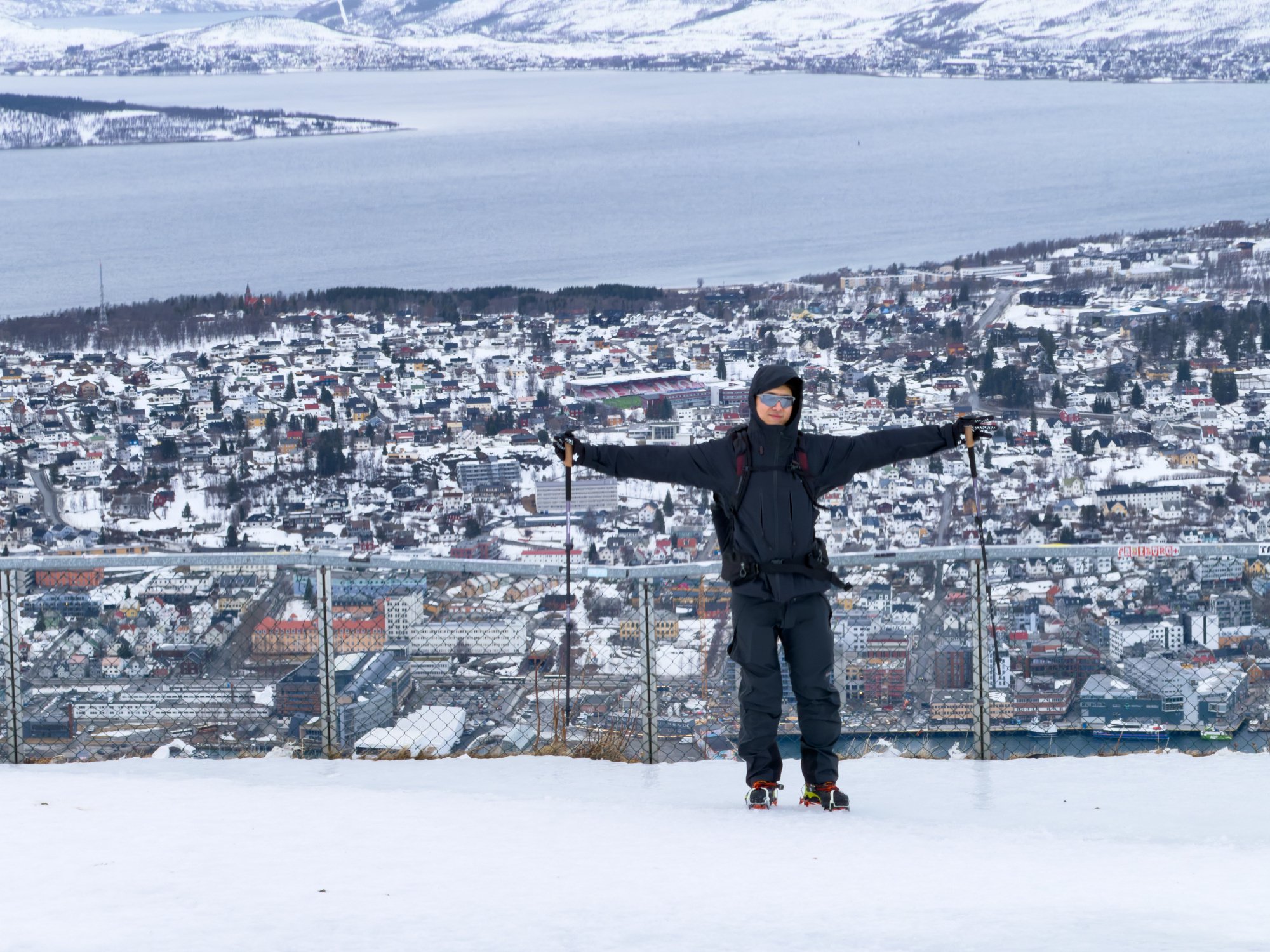 李现最新旅游照曝光