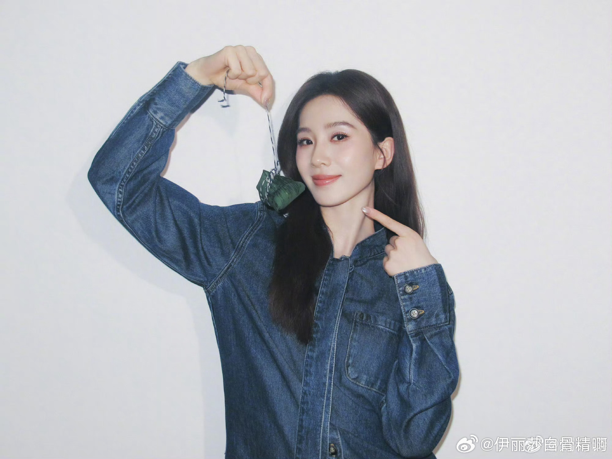 刘诗诗唐嫣等16位女星晒端午营业照