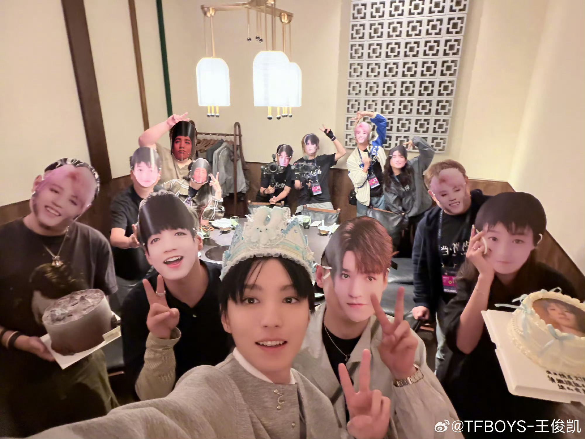 王源易烊千玺送祝福，祝王俊凯生日快乐