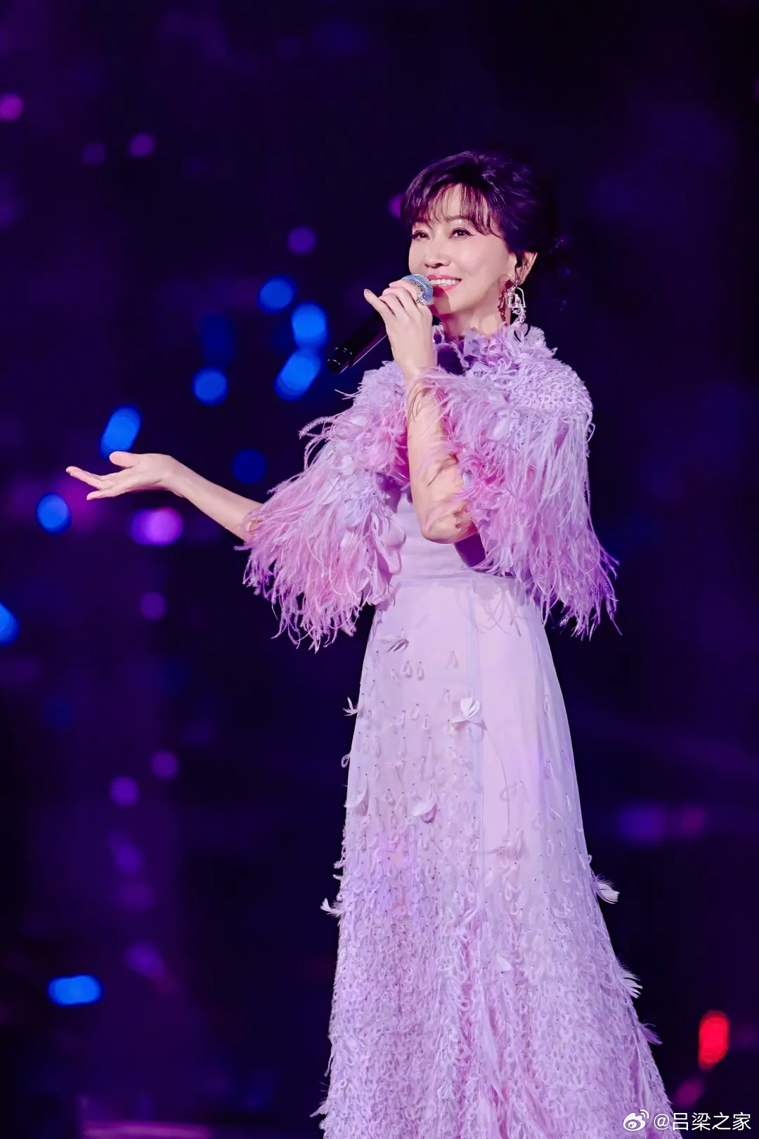 赵雅芝亮相吕梁央视跨年晚会