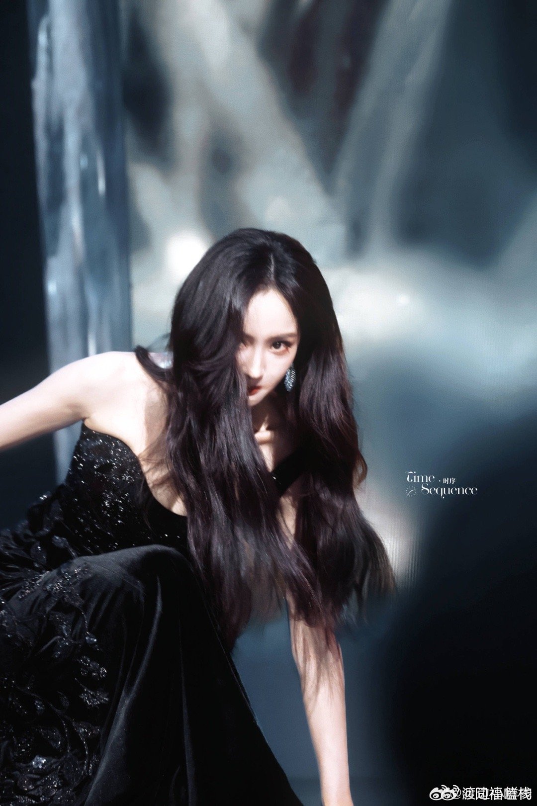 杨幂孟子义代露娃大表姐同台亮相引热议