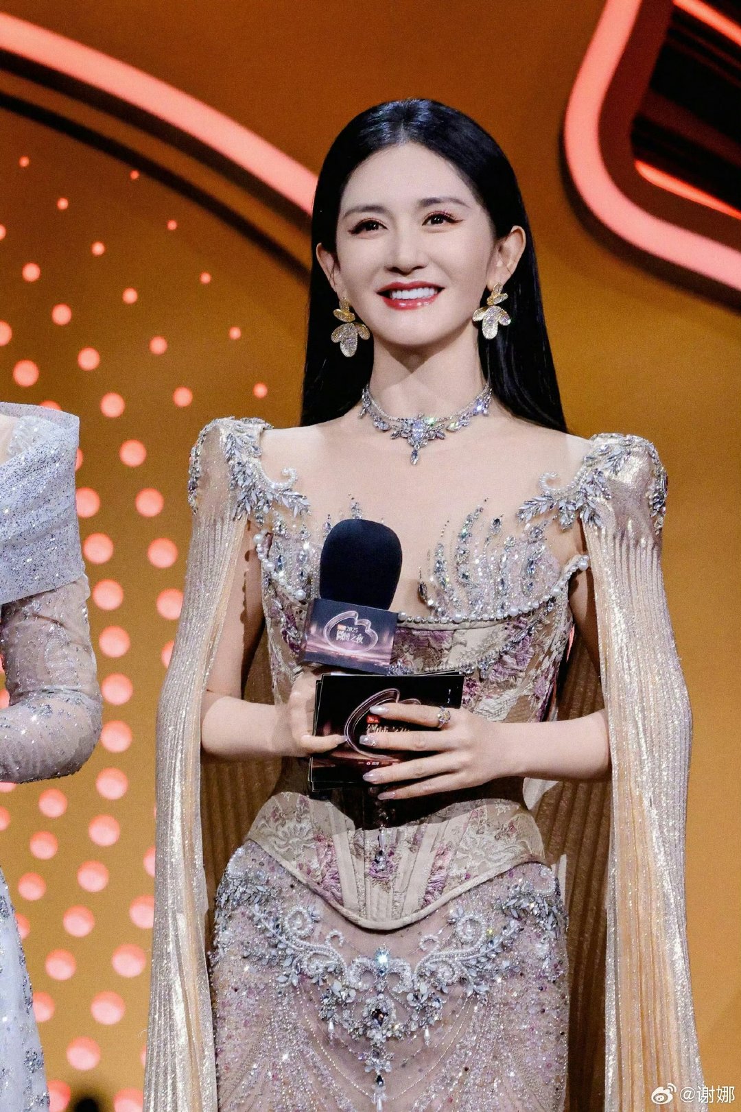 谢娜微博之夜vlog上线兑现粉丝承诺