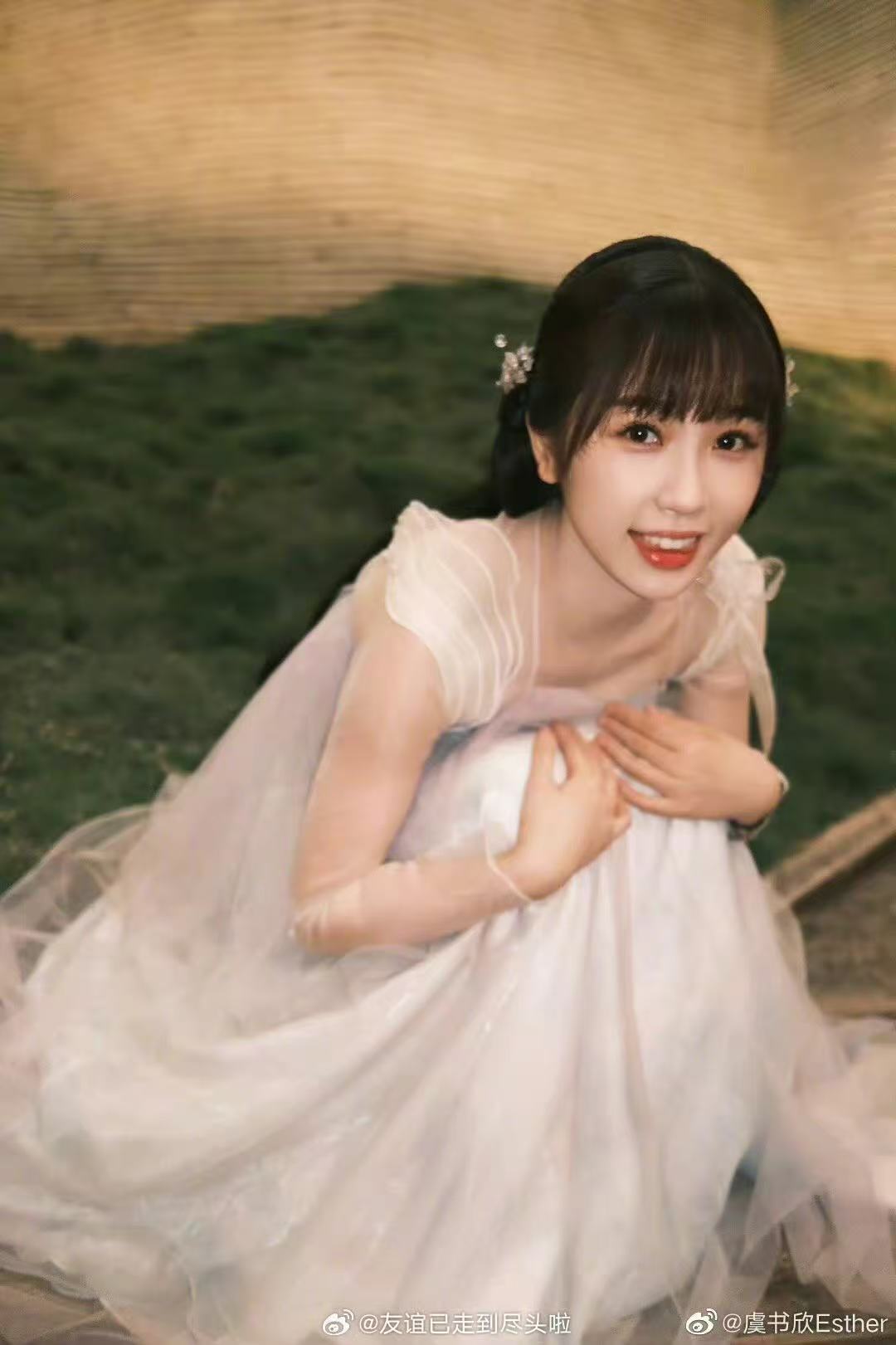 虞书欣何与主演神仙肉开机,造型由易小雅设计