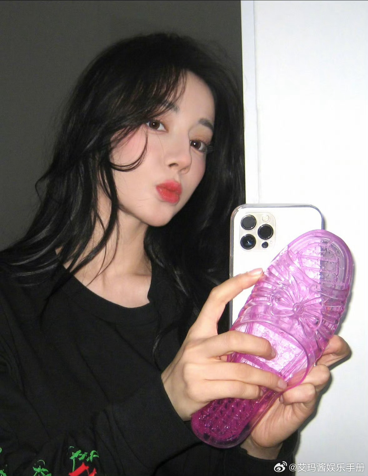 迪丽热巴杨颖同框营业，状态绝佳