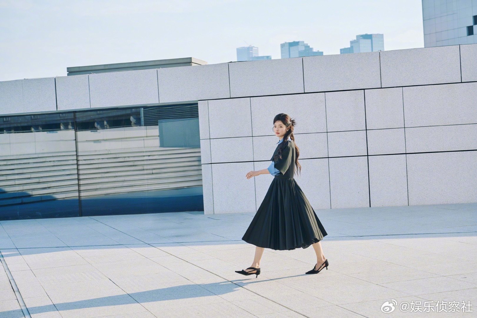 徐若晗上海活动展现千金气质