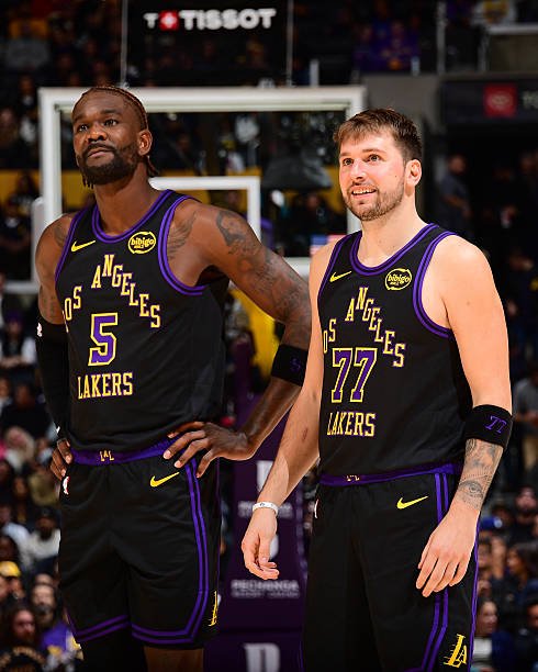 东契奇缺阵独行侠战湖人，艾顿出战成疑詹姆斯复出