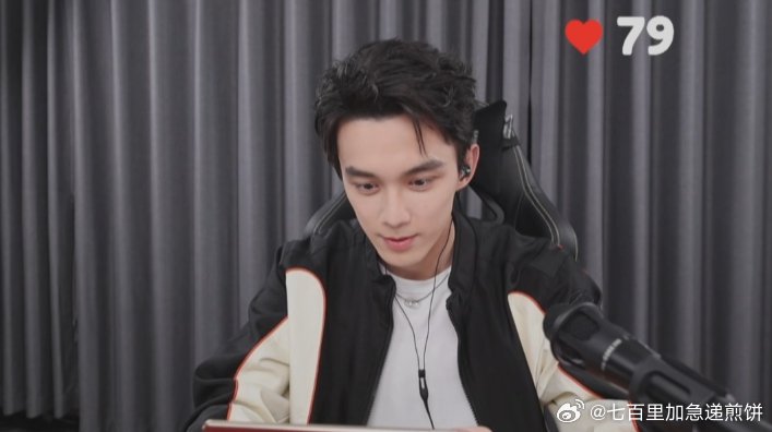 吴磊游戏直播首秀展现少年英气