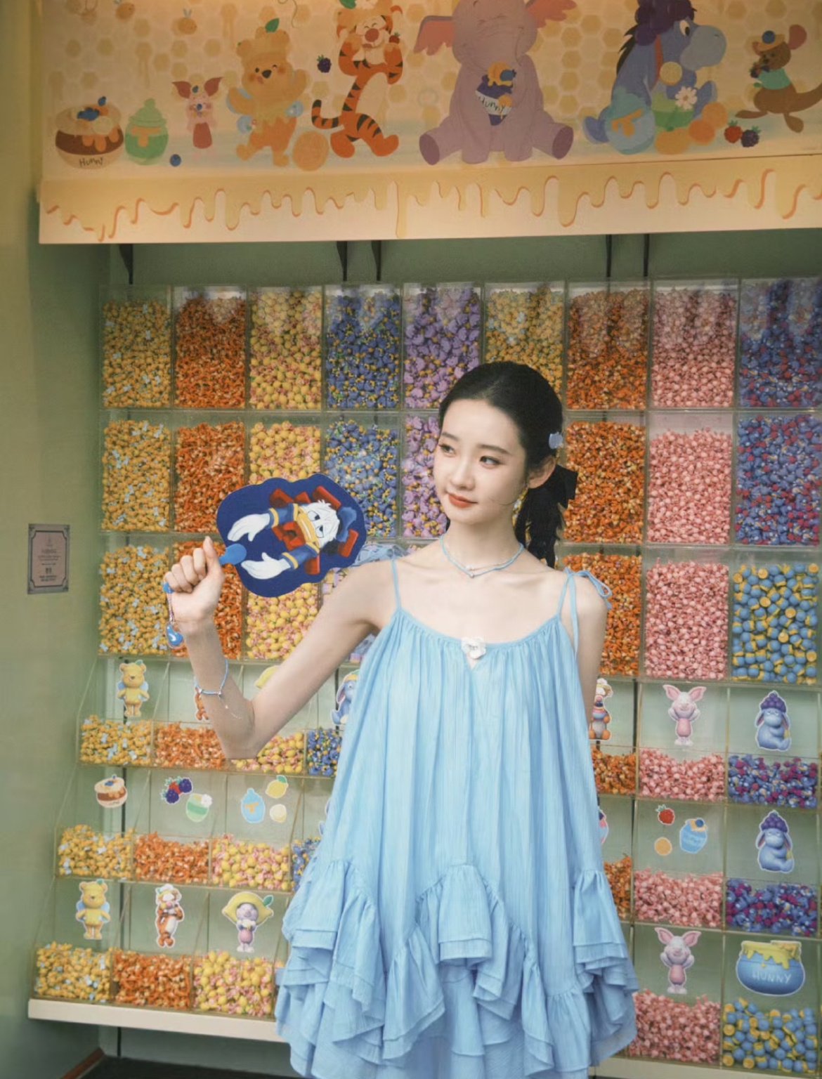 张艺凡刘些宁等16位明星游乐园穿搭合集