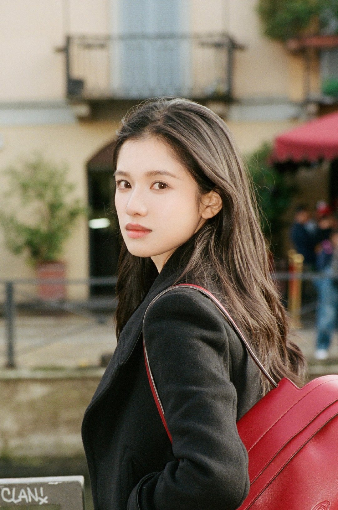 张婧仪寄语2025：去出发去感受，享受当下每一刻