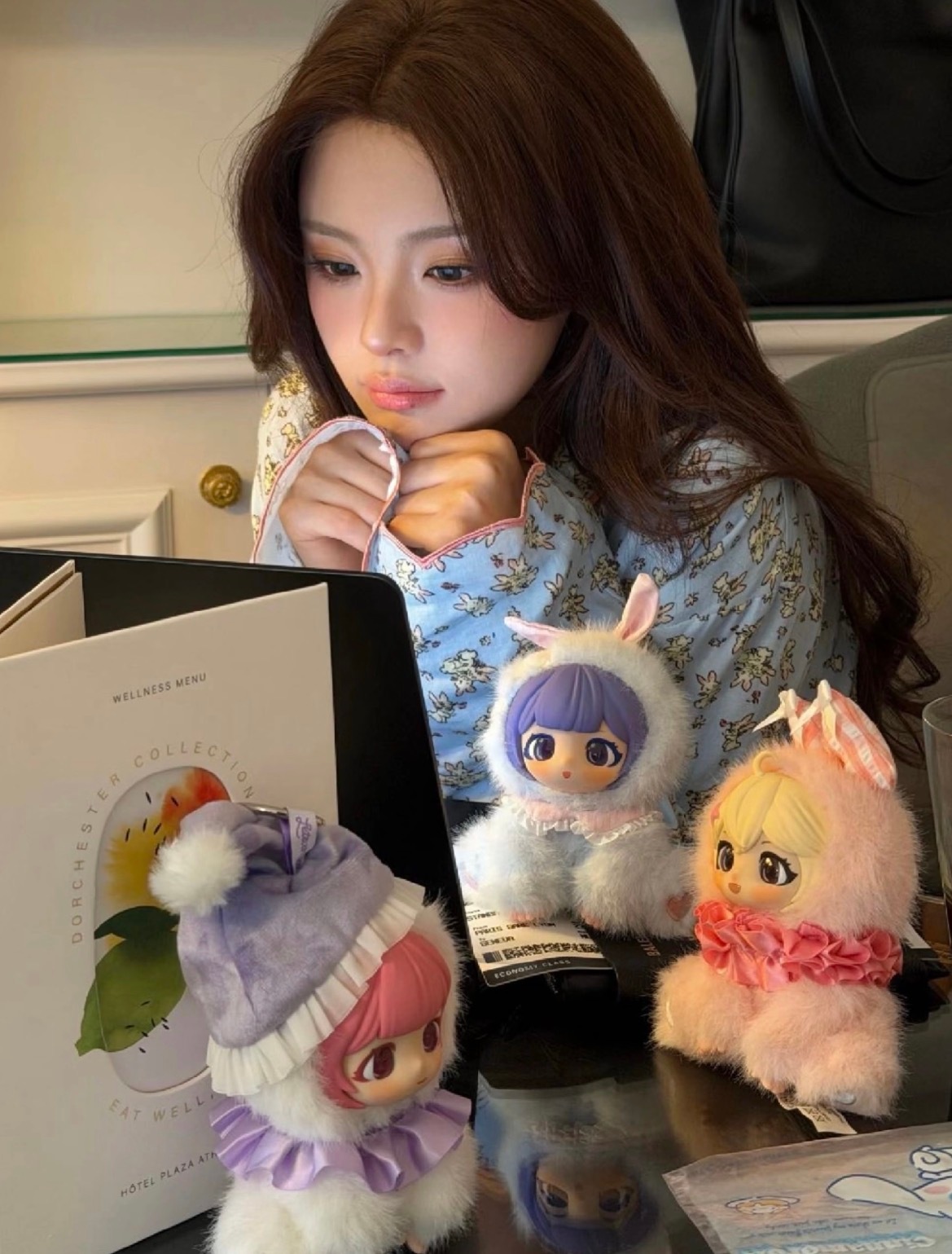 杨超越朱志鑫等16位明星与玩偶同框