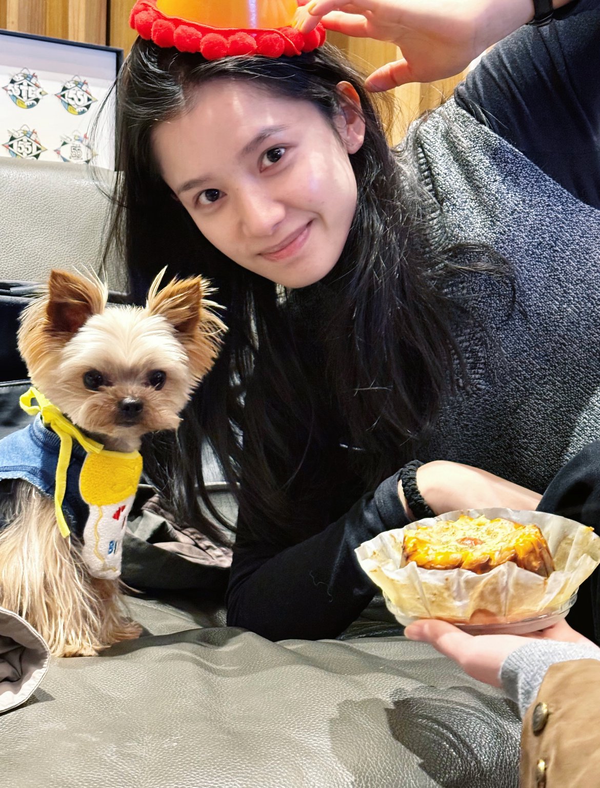 张婧仪侯明昊等16位明星与小狗合照曝光