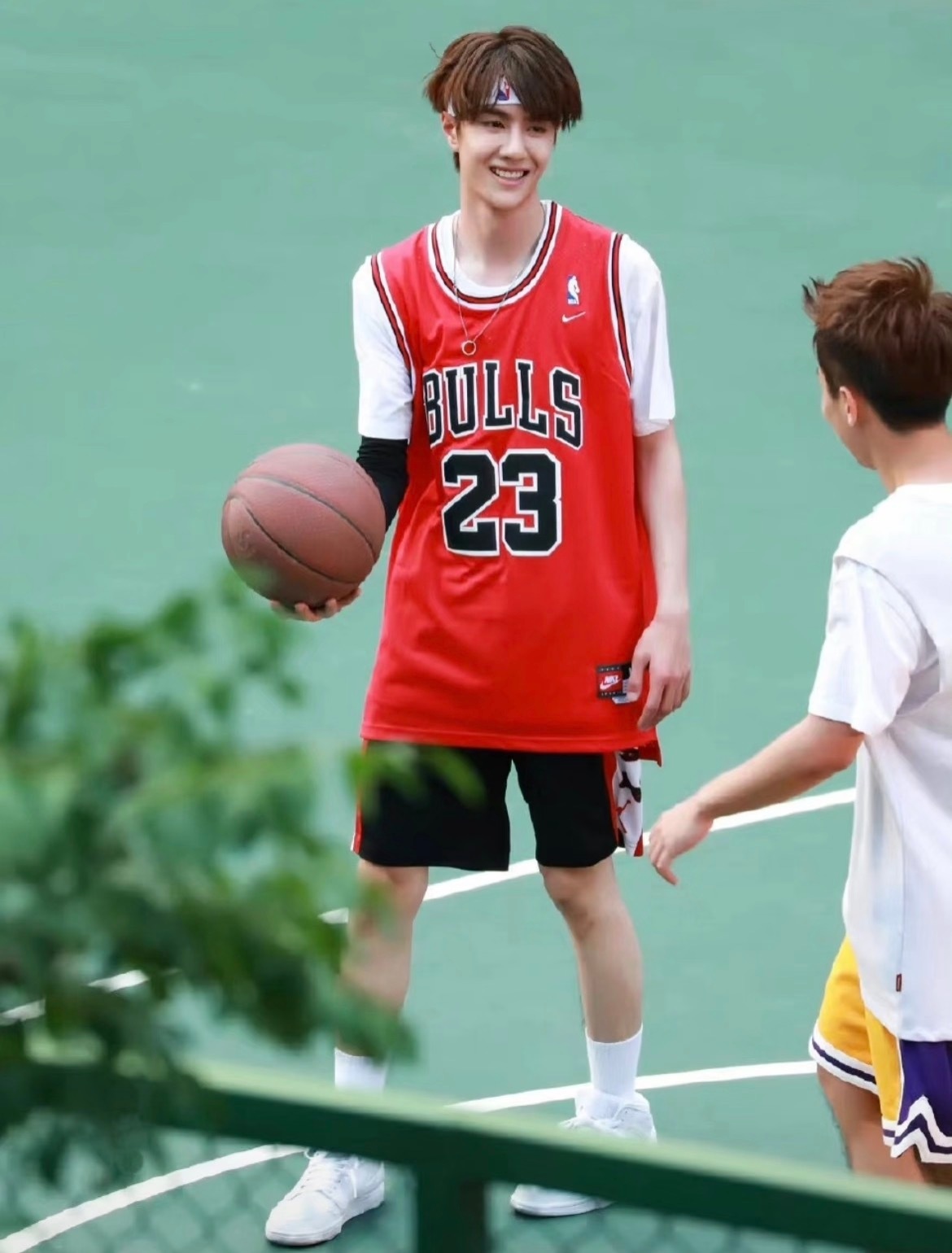 王一博王嘉尔等15位明星篮球服造型曝光