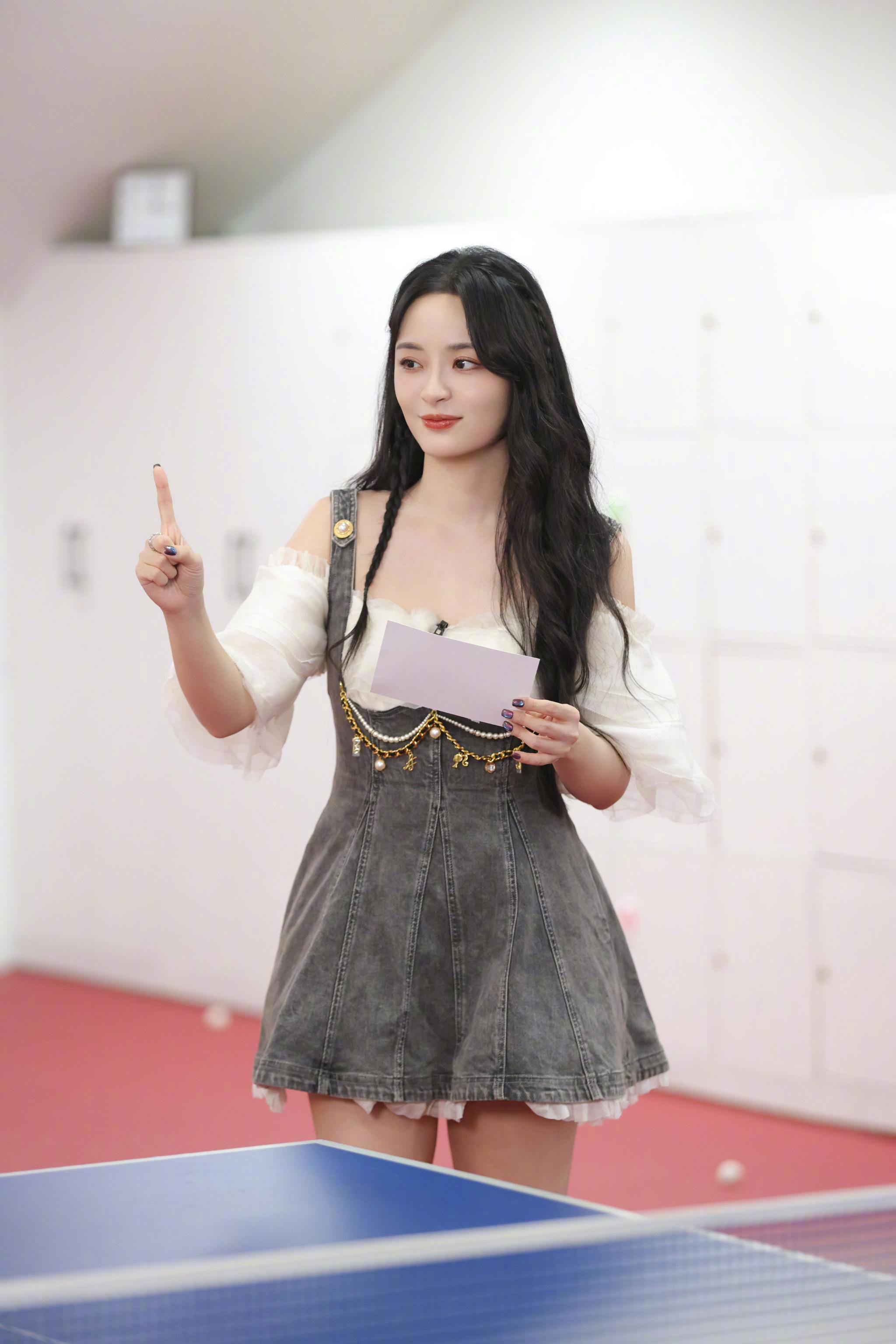 沙一汀亮相湖南卫视《背后》，对话张泉灵李莎旻子谈Z世代