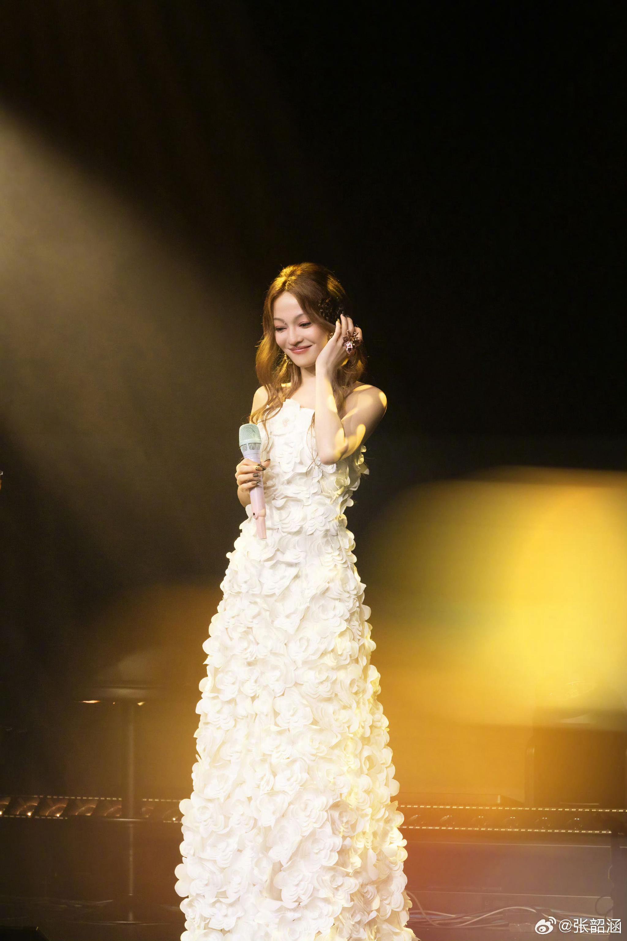 重庆万州文旅邀张韶涵蔡健雅等11月1日开唱