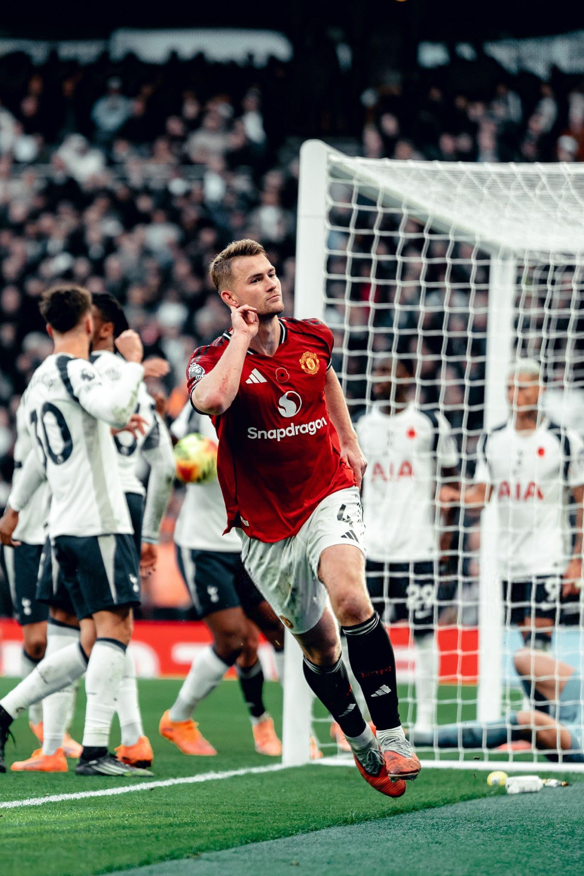 热刺2比2战平曼联，德里赫特破门