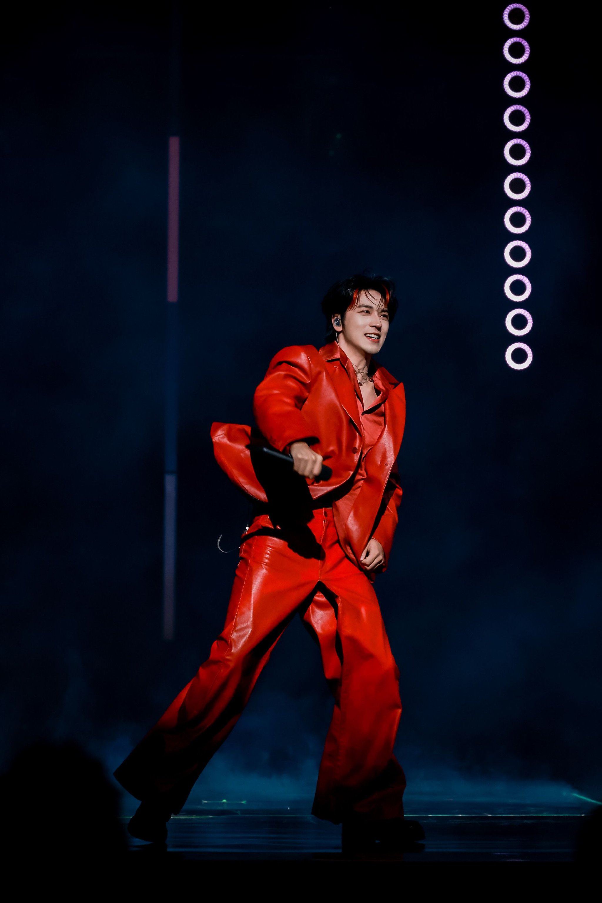 许魏洲携PROME乐队竞燃之夜摇滚开场