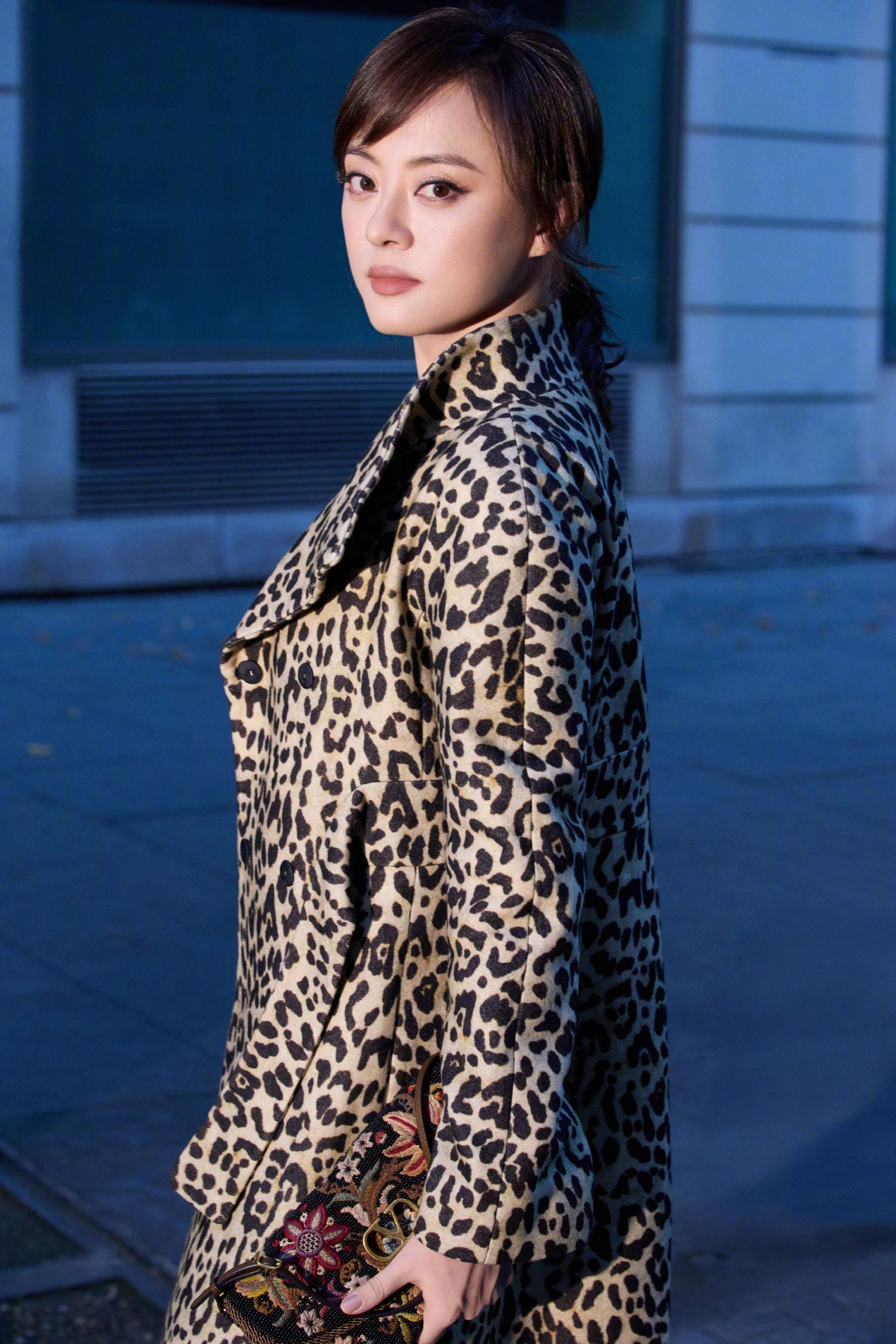 孙俪杨紫林志玲等众星演绎华伦天奴DeVain手袋