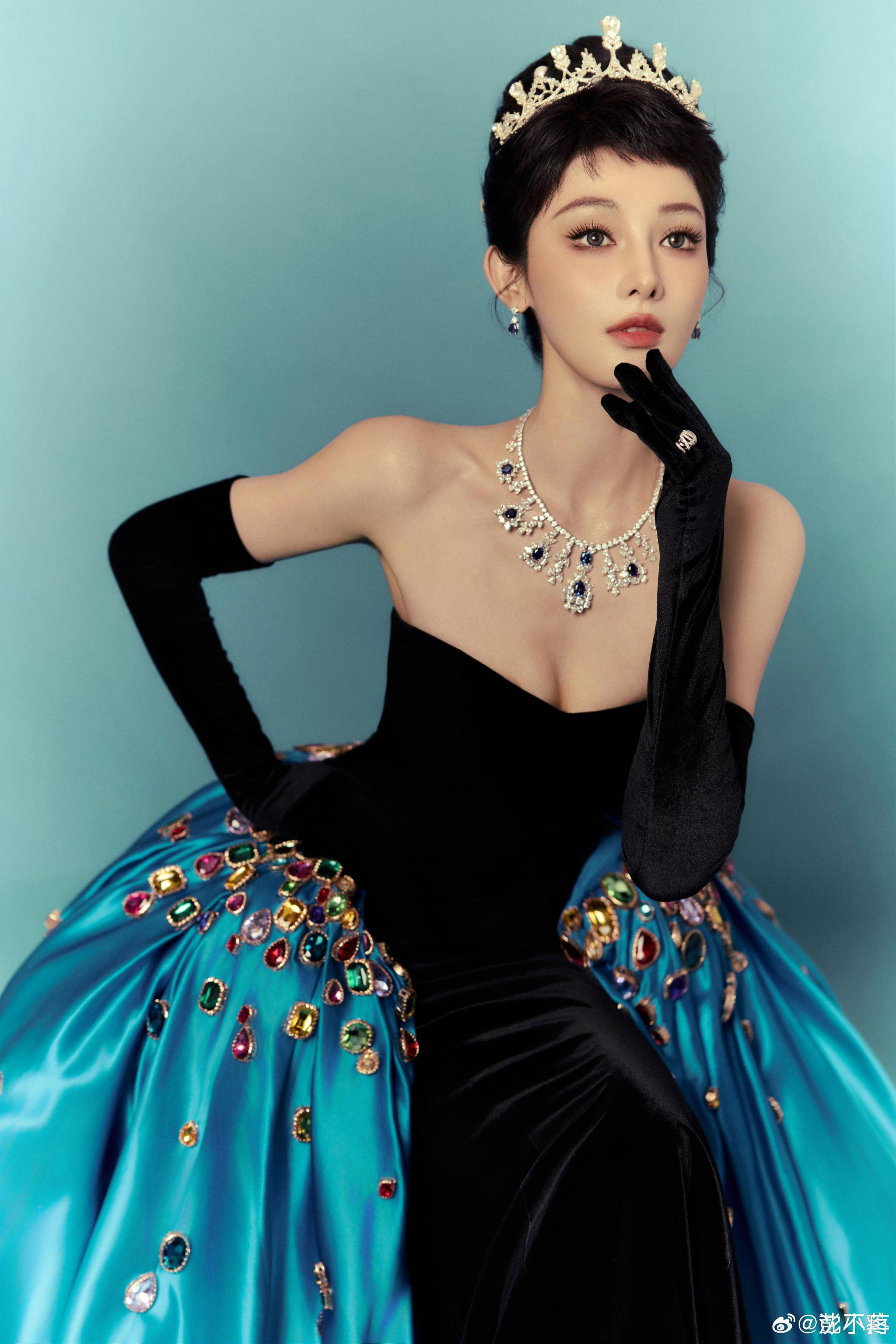 彭小苒国剧盛典两套造型惊艳，风格跨度大引热议