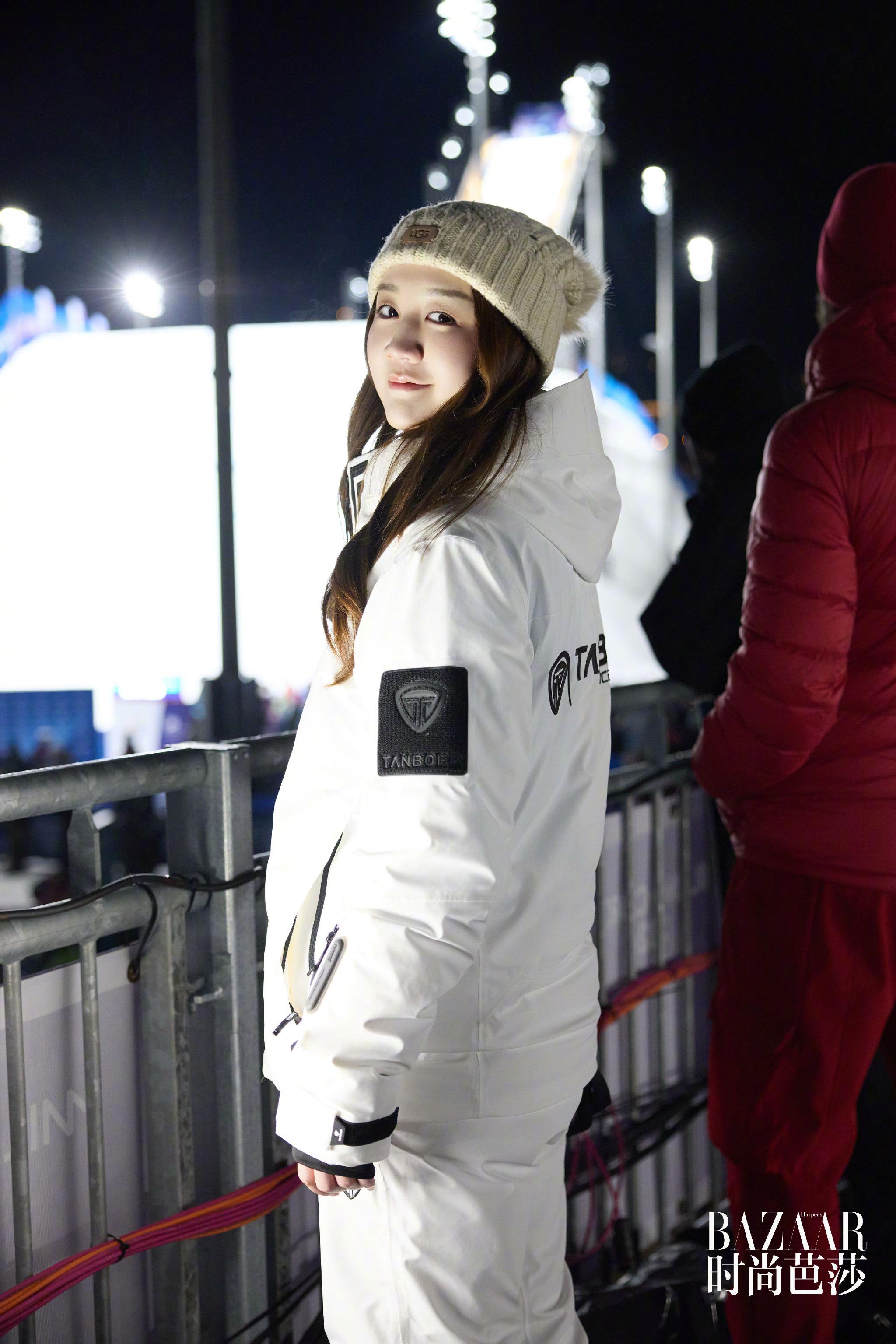 陈梦现身利维尼奥观战单板滑雪女子大跳台决赛