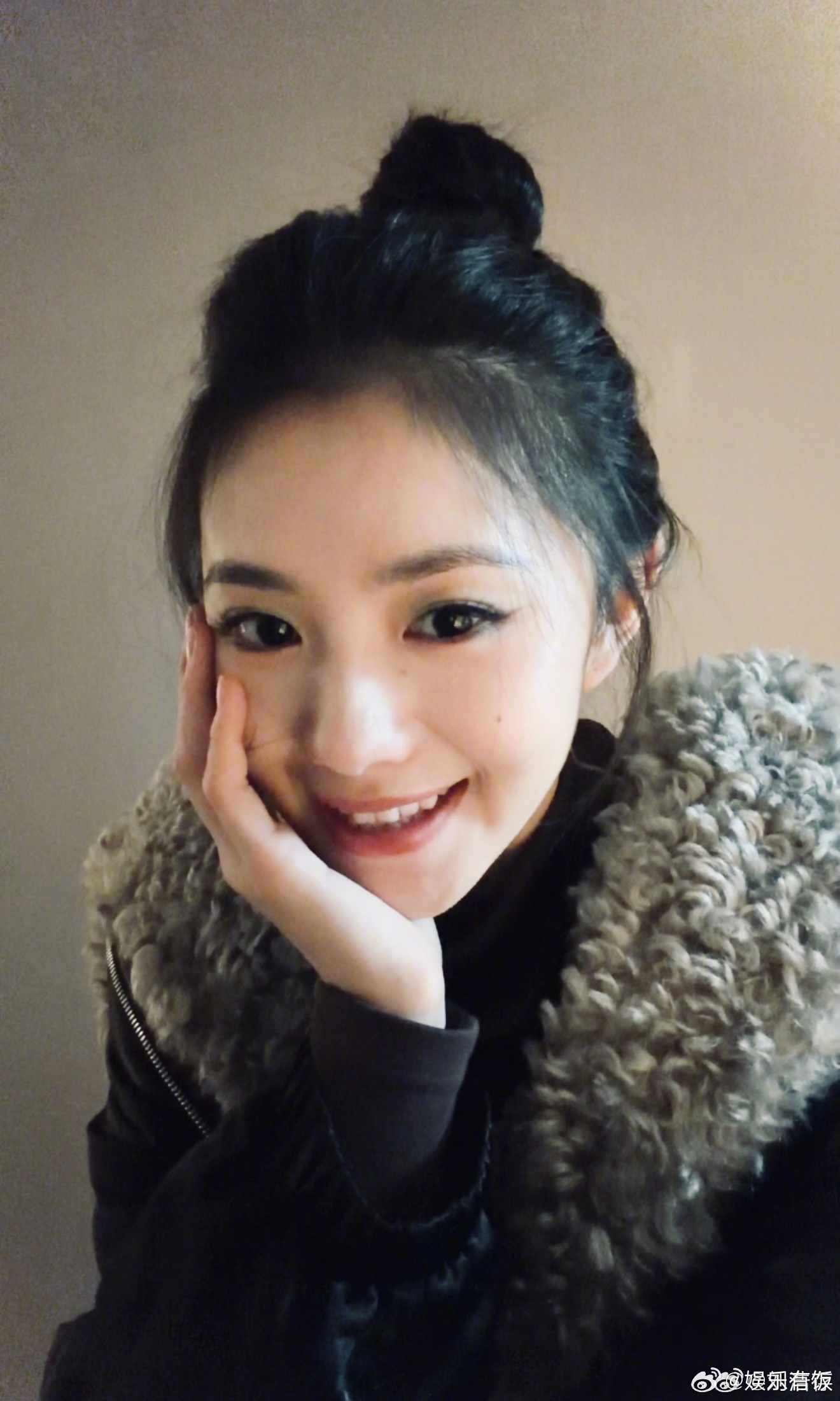 刘浩存晒千禧风自拍清纯又火辣