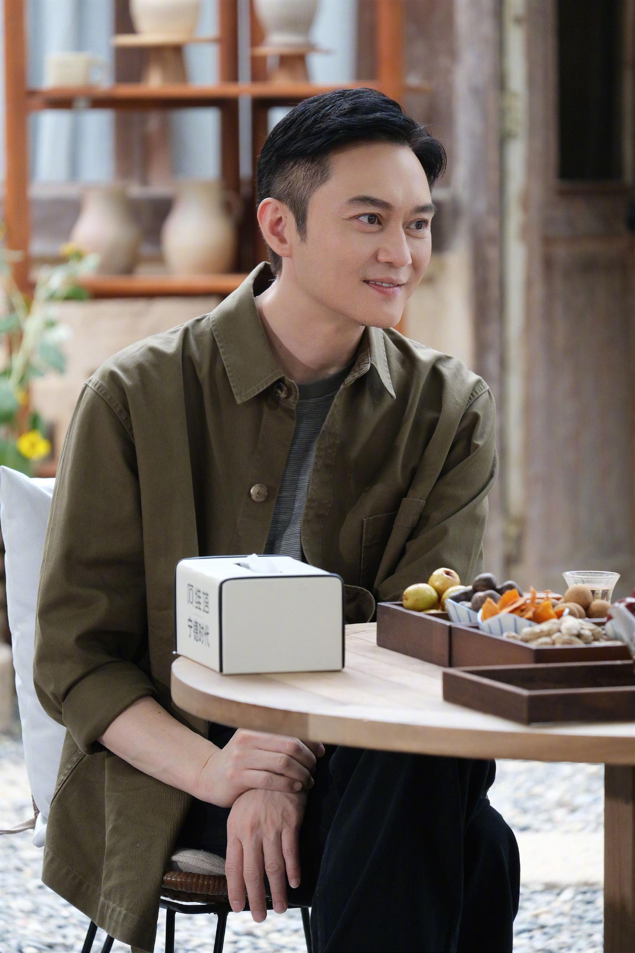 张智霖湖南卫视《背后》谈人生，与张泉灵李莎旻子对话