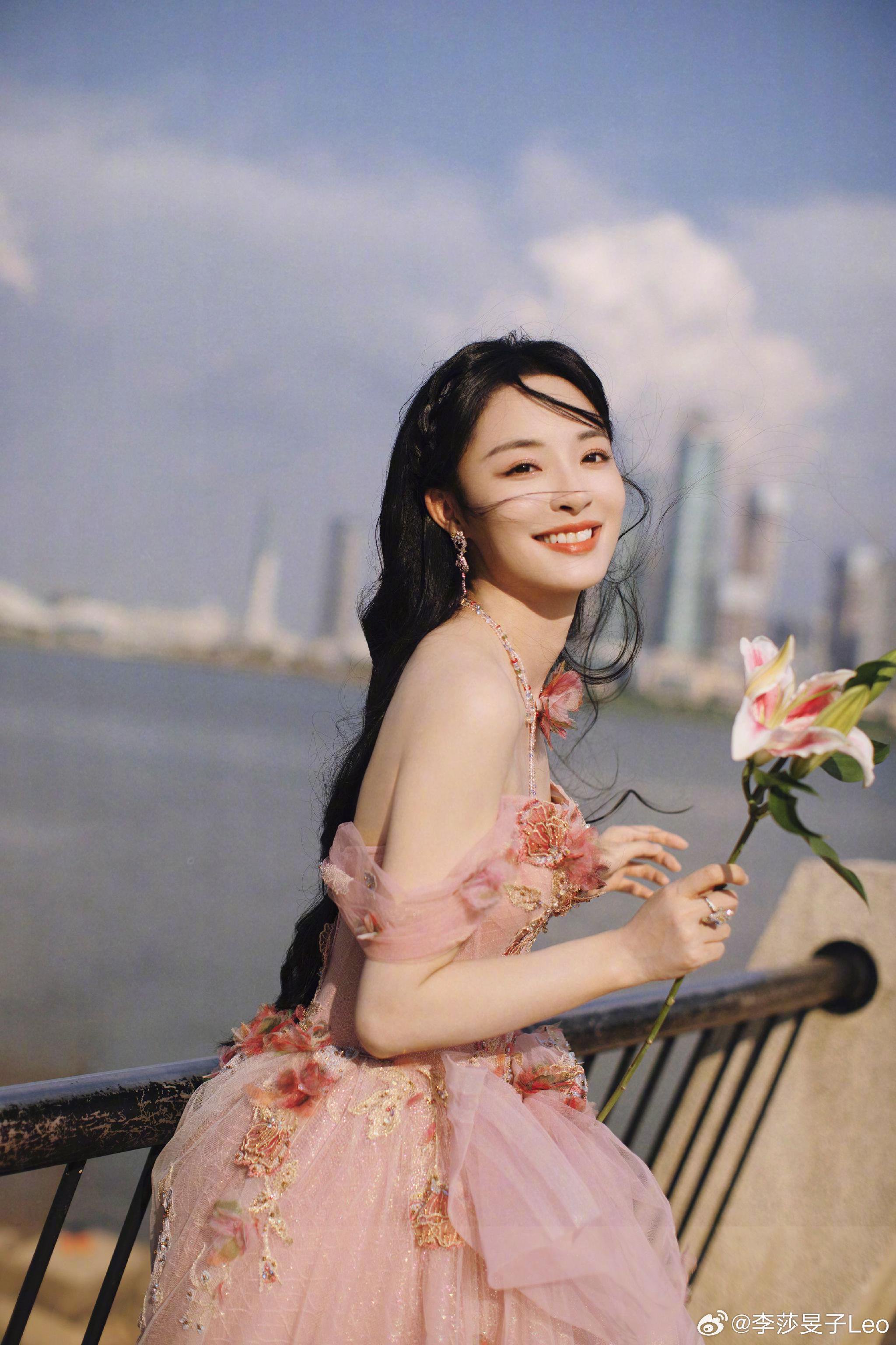 李莎旻子发文互动引关注