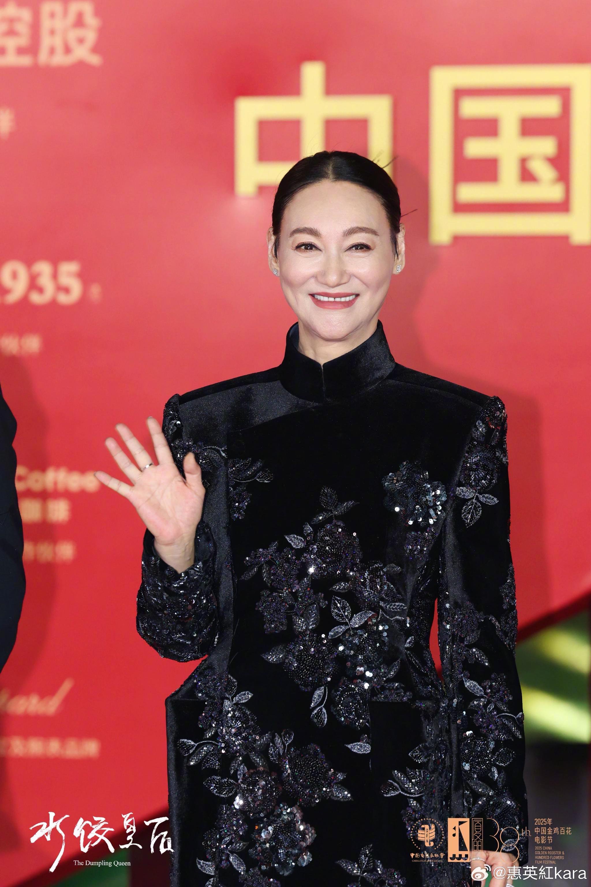 惠英红晒金鸡奖造型图称一定会回来