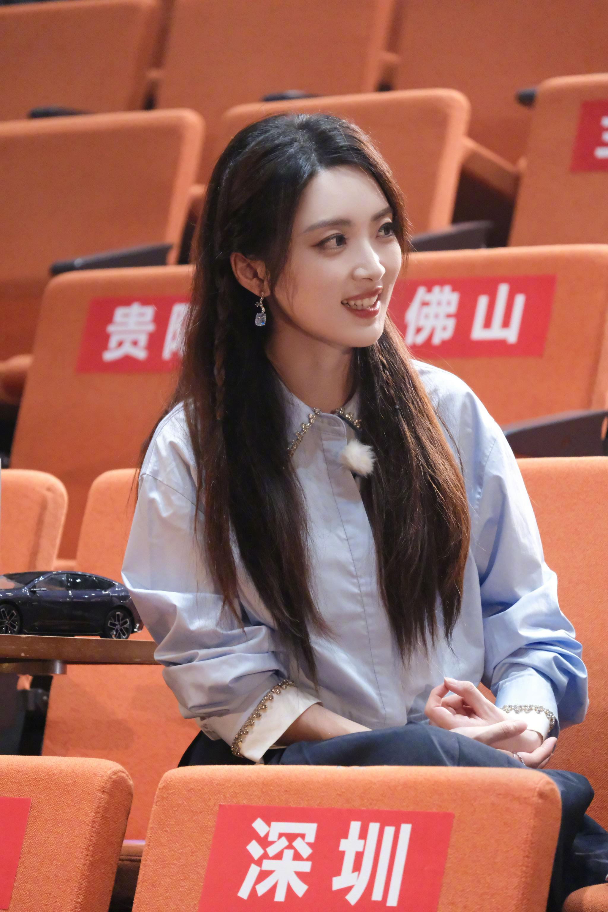 周柏豪湖南卫视谈人生阅历，新节目《背后》今日上线