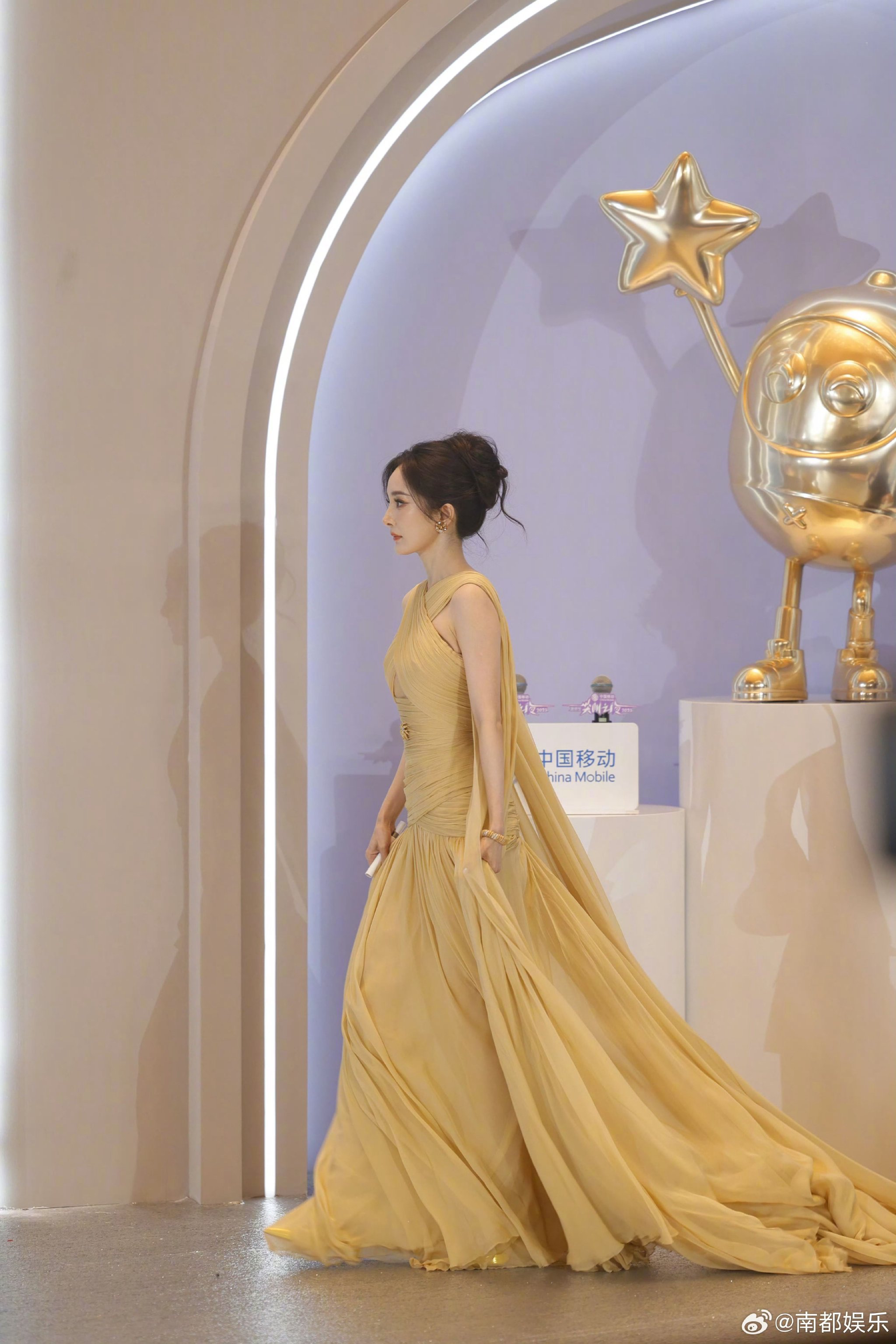 于正称杨幂值得更好，祖海女王尖叫年度演员