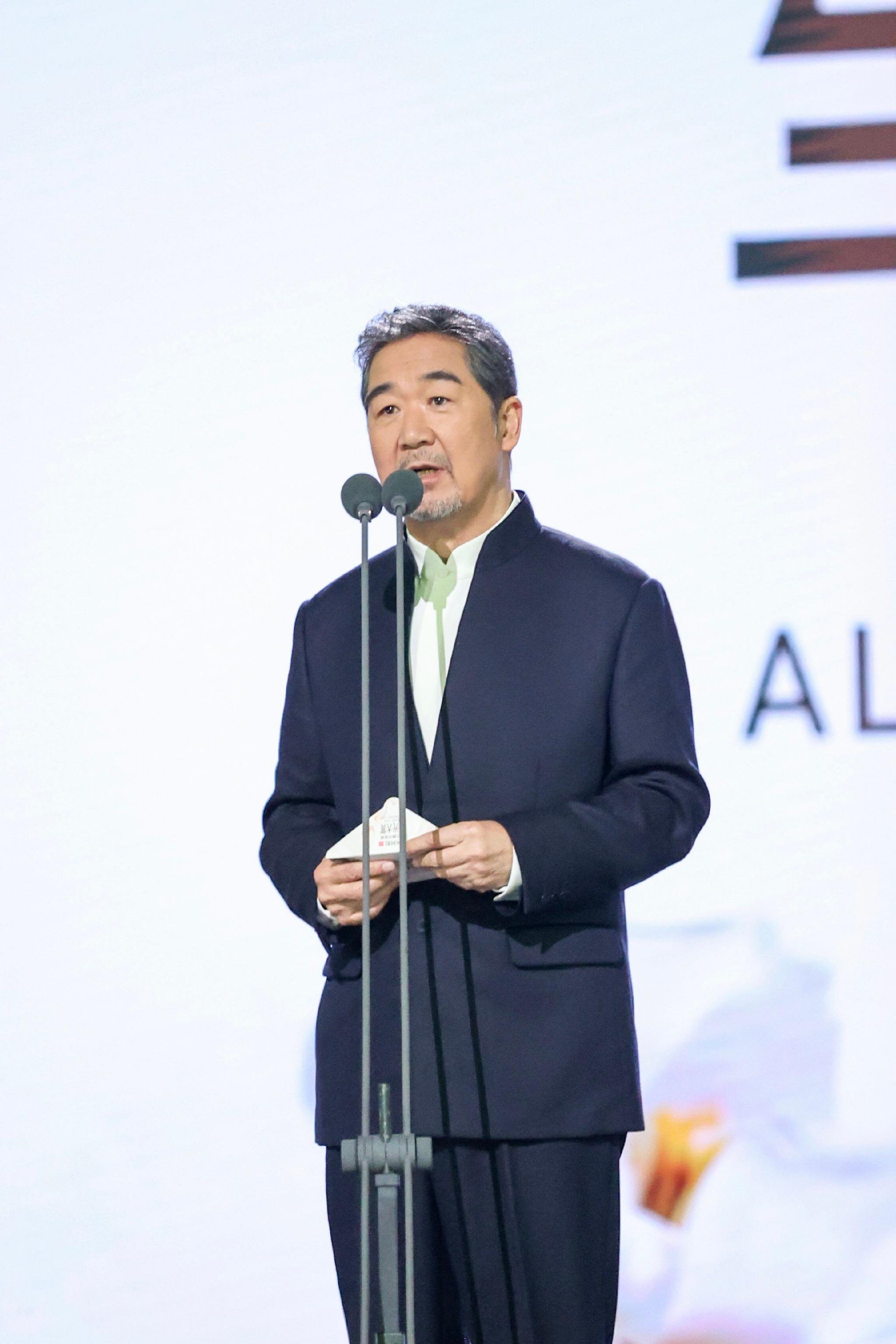 张国立梅婷分获腾讯星光大赏年度演员,黄澜获金鹅荣誉制片人