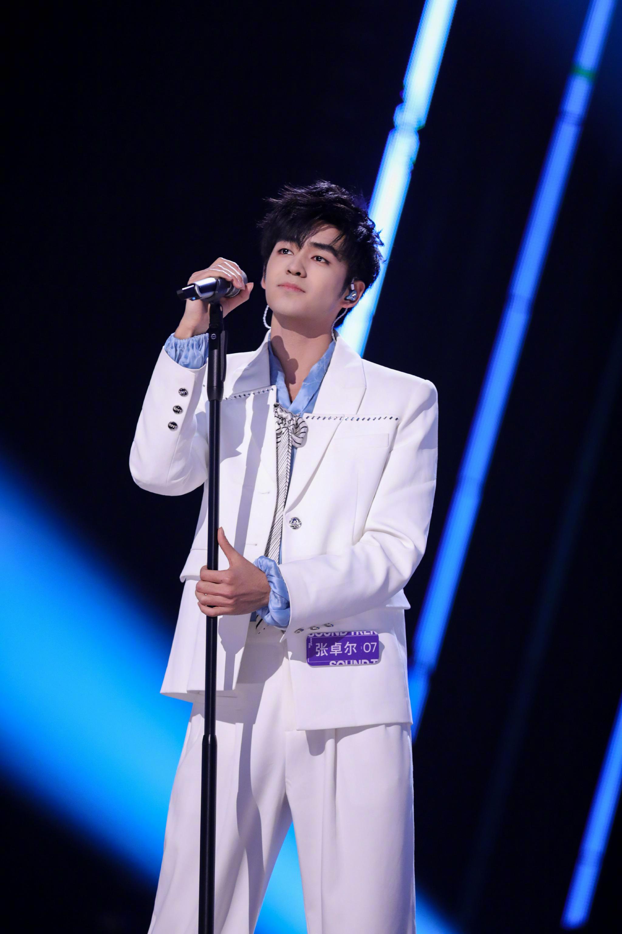 张卓尔深情演唱情书式告白