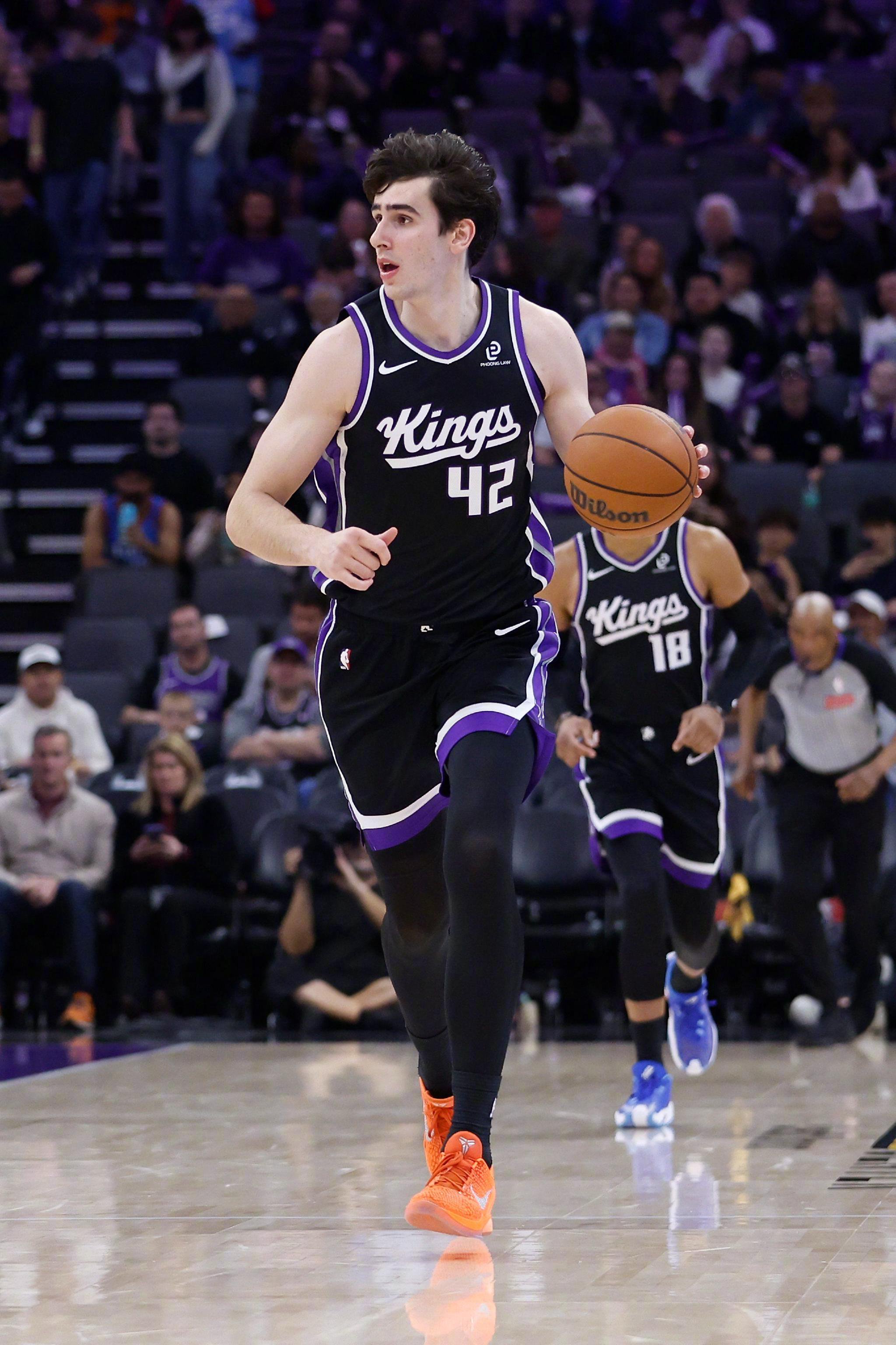 国王新秀雷诺三月场均19.2分命中率63.2%，创近30年新秀纪录