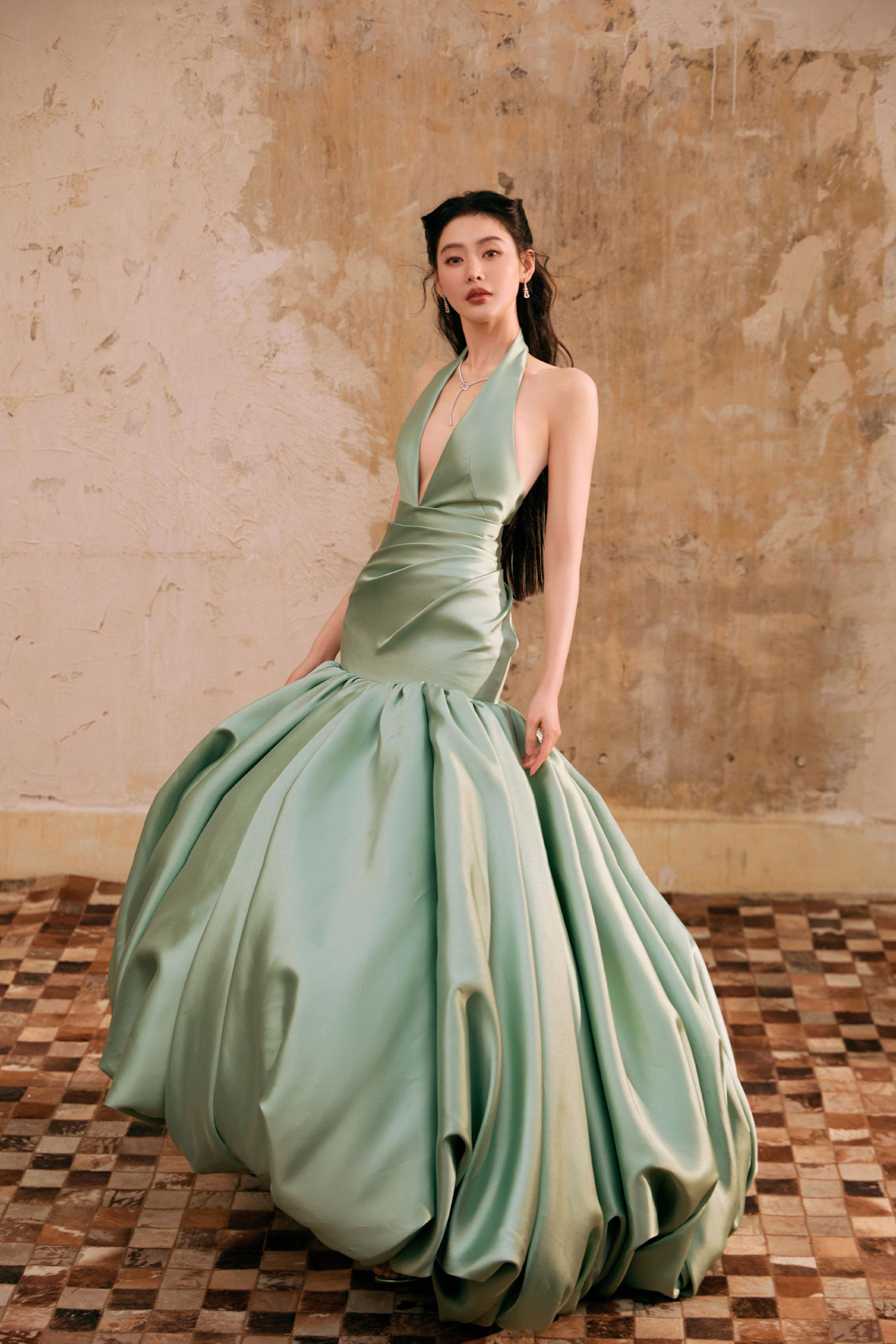 张天爱亮相活动现场引关注