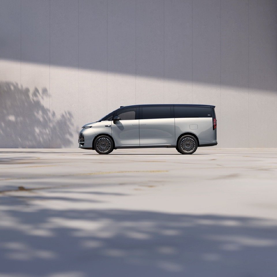 银河V900增程MPV双电机四驱设计，座舱空间与实用性创新高