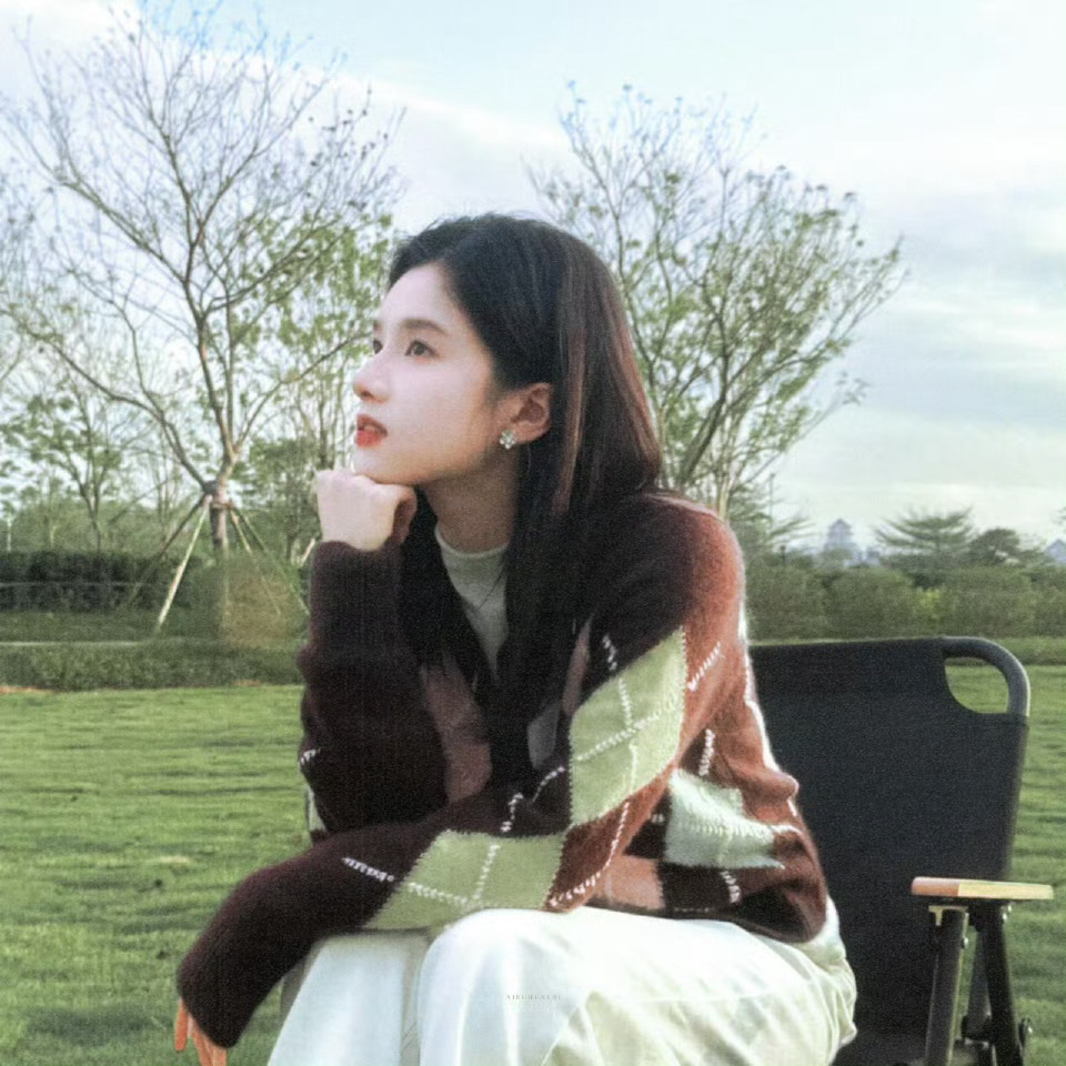 张婧仪春日写真释出