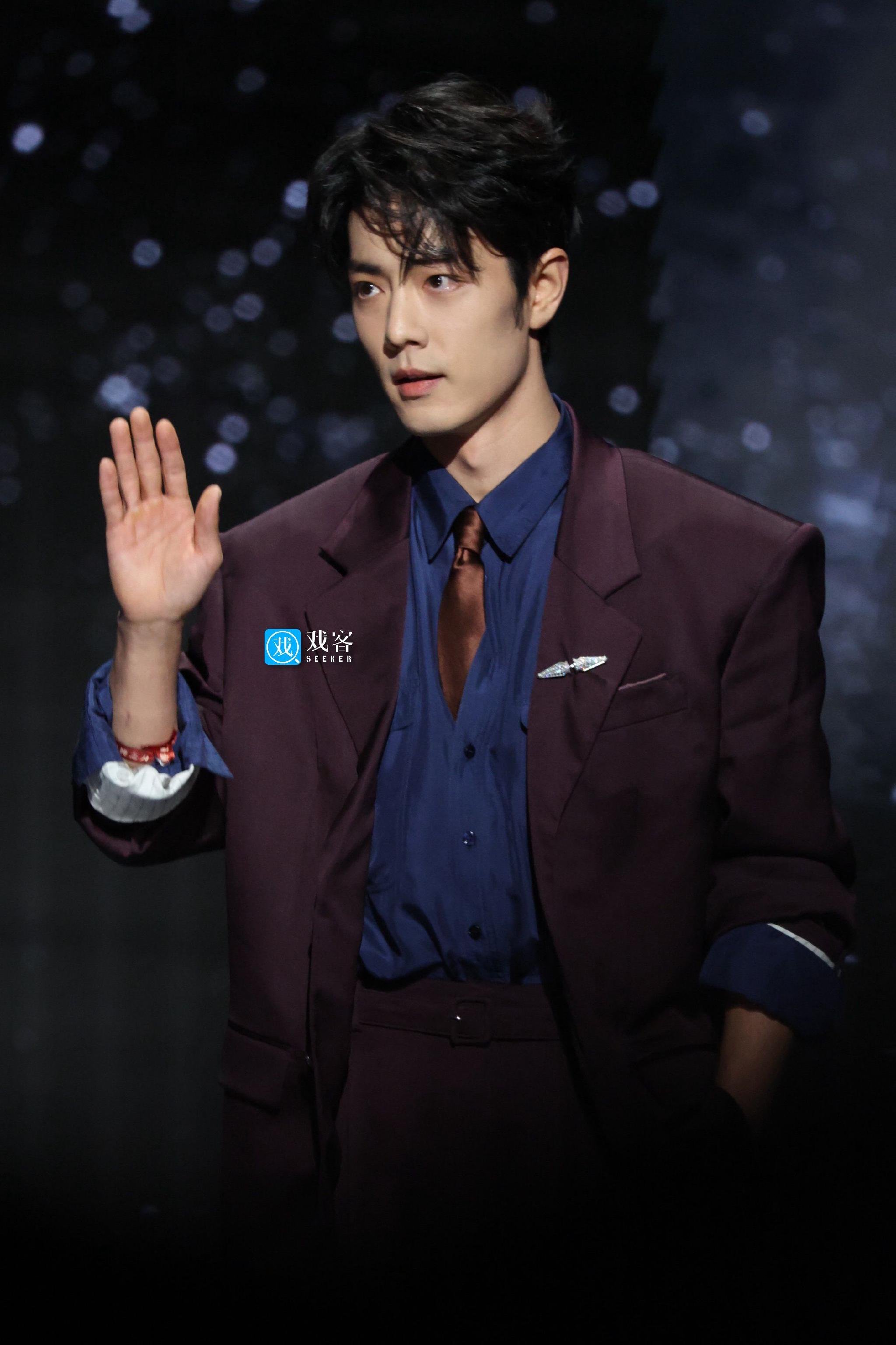 微博之夜红毯生图曝光，肖战等12位男星亮相