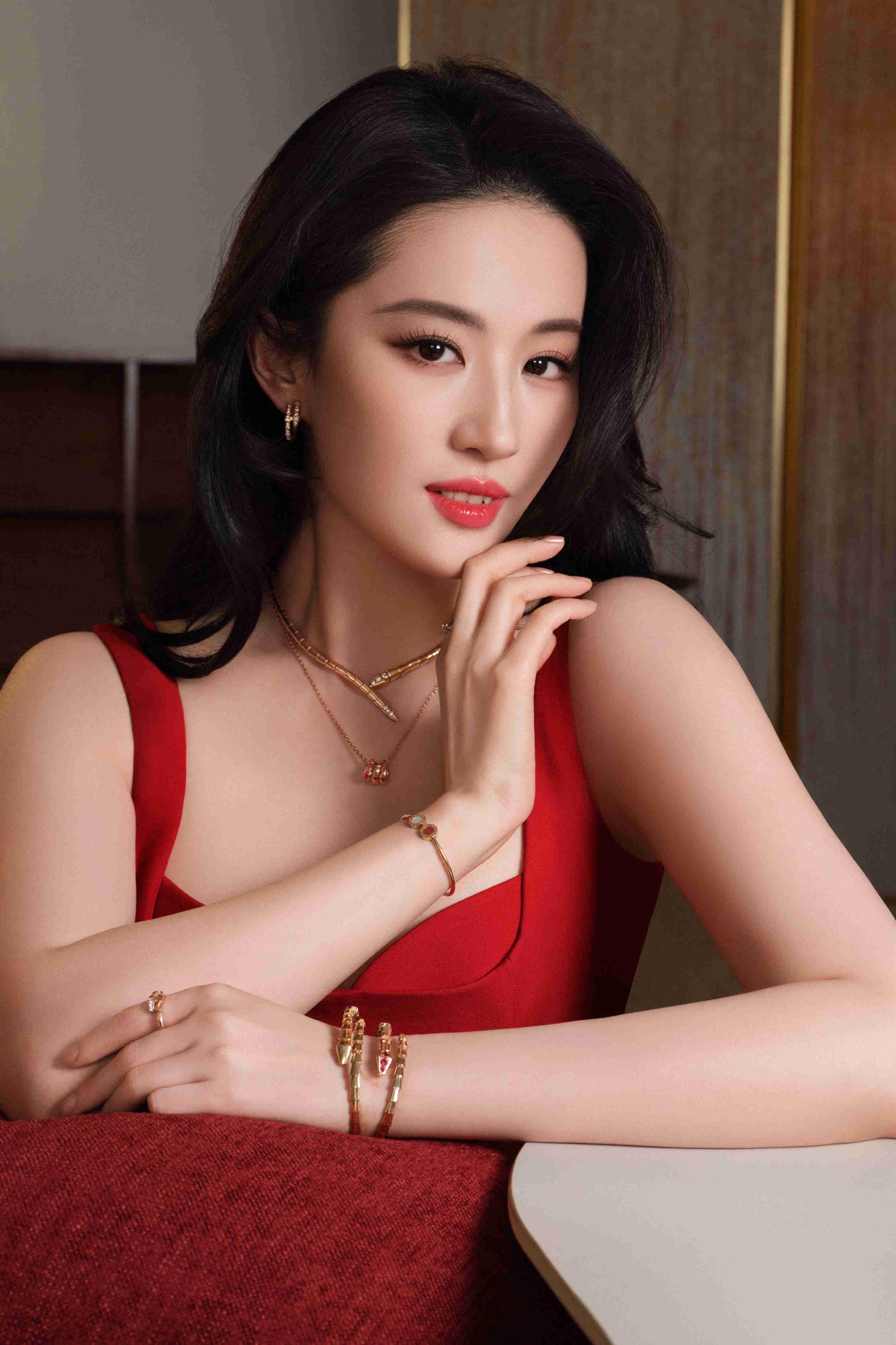 宝格丽携手刘亦菲蔡依林吴磊张凌赫共贺马年新禧