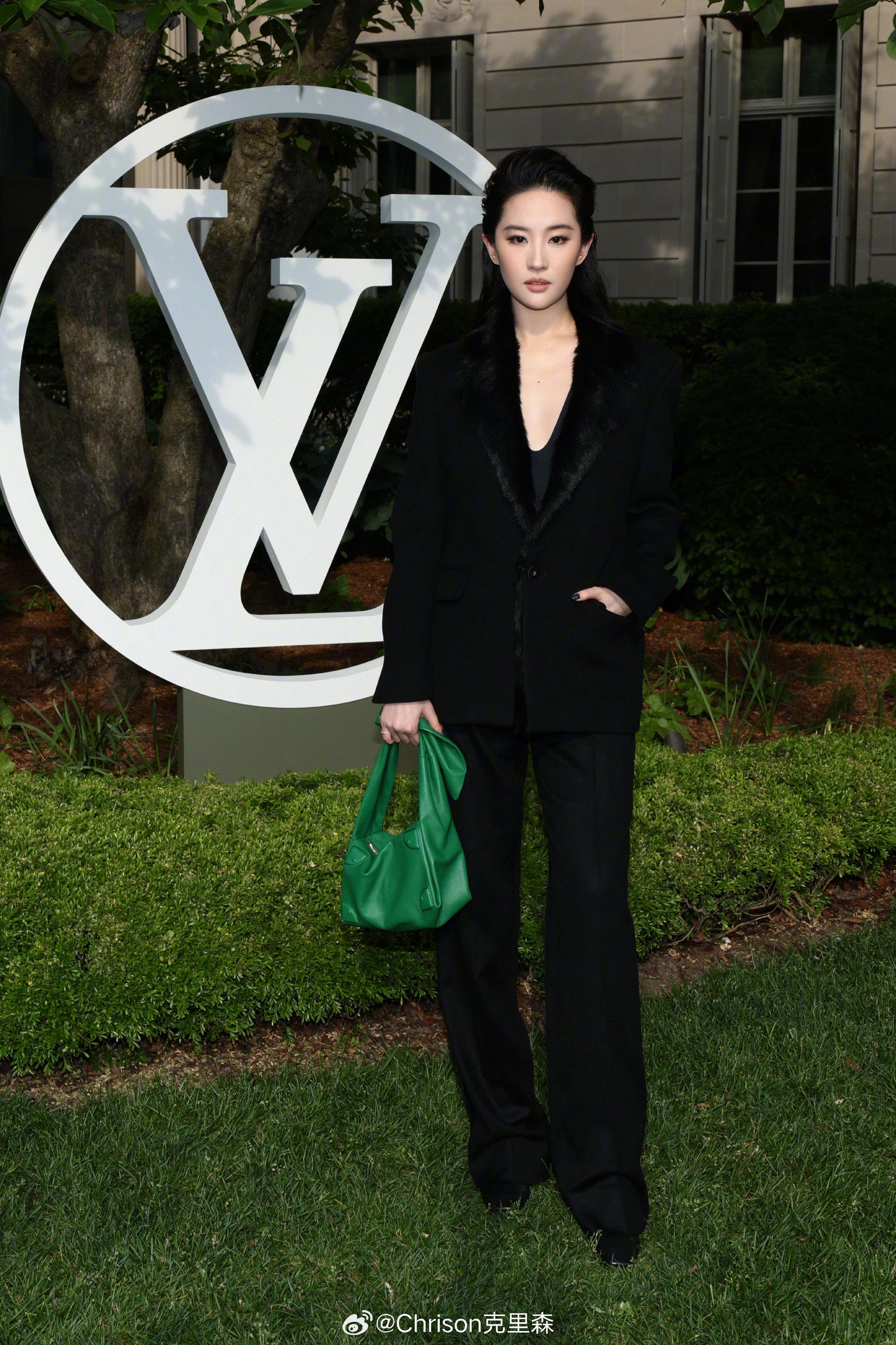 LV2027早春女士系列纽约发布，刘亦菲等全球明星亮相