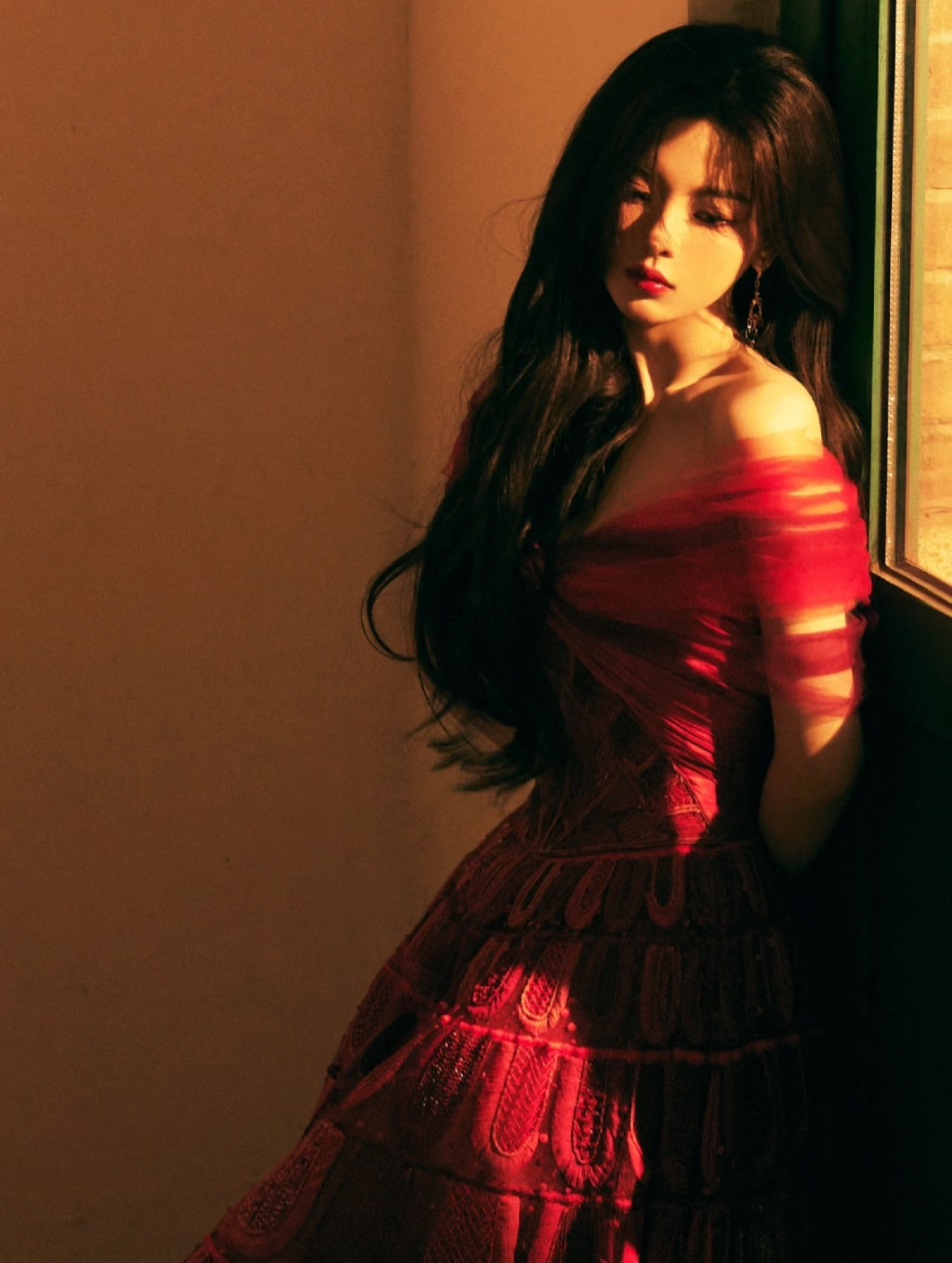 杨超越高圆圆等16位明星光影大片曝光