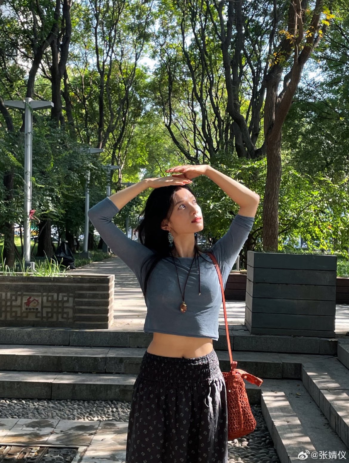 张婧仪等16位明星公园随拍曝光